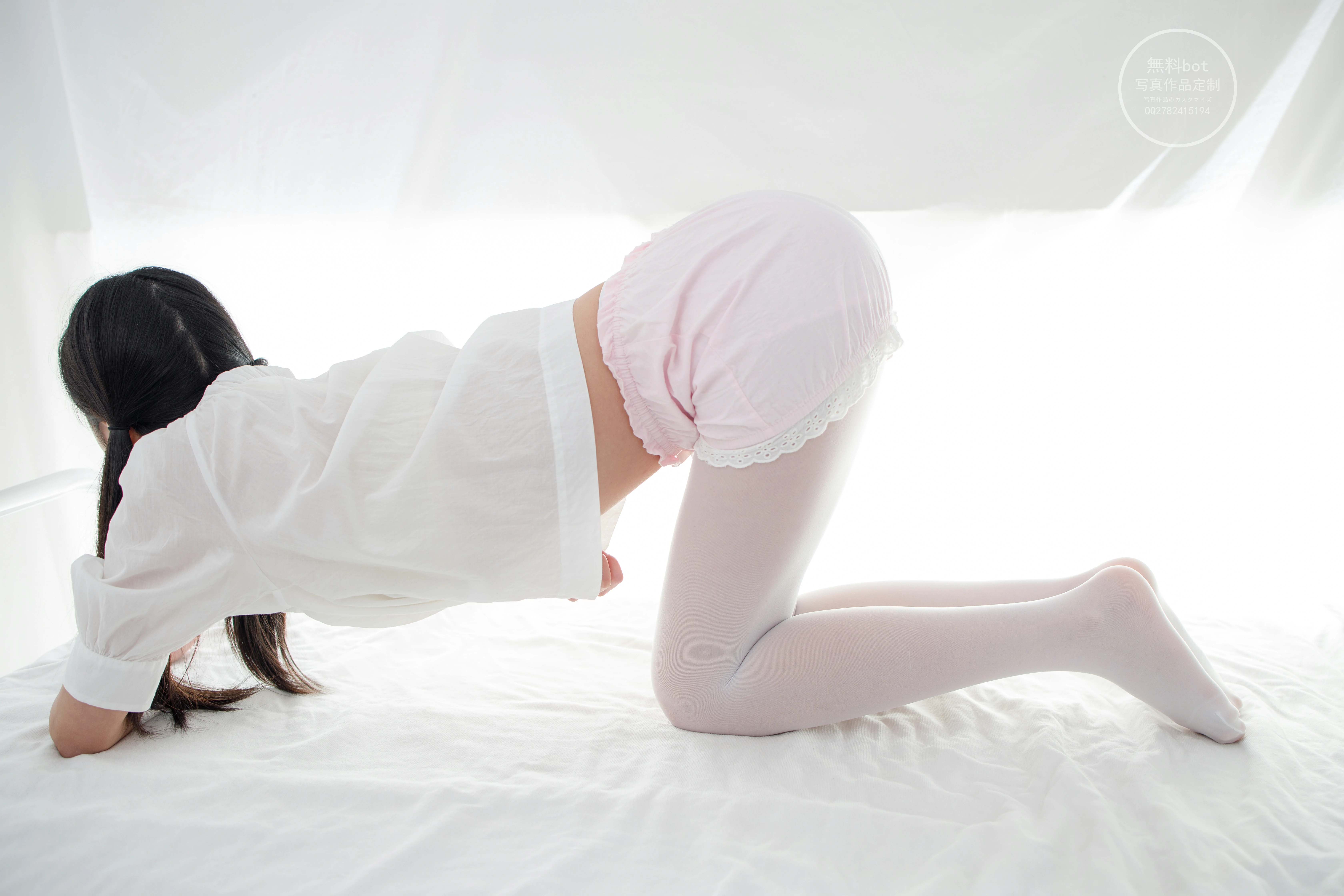 [森萝财团]有料 NO.023 出镜 萝莉女孩 雪糕 白色短袖与粉色短裤加白色丝袜美腿性感私房写真集,