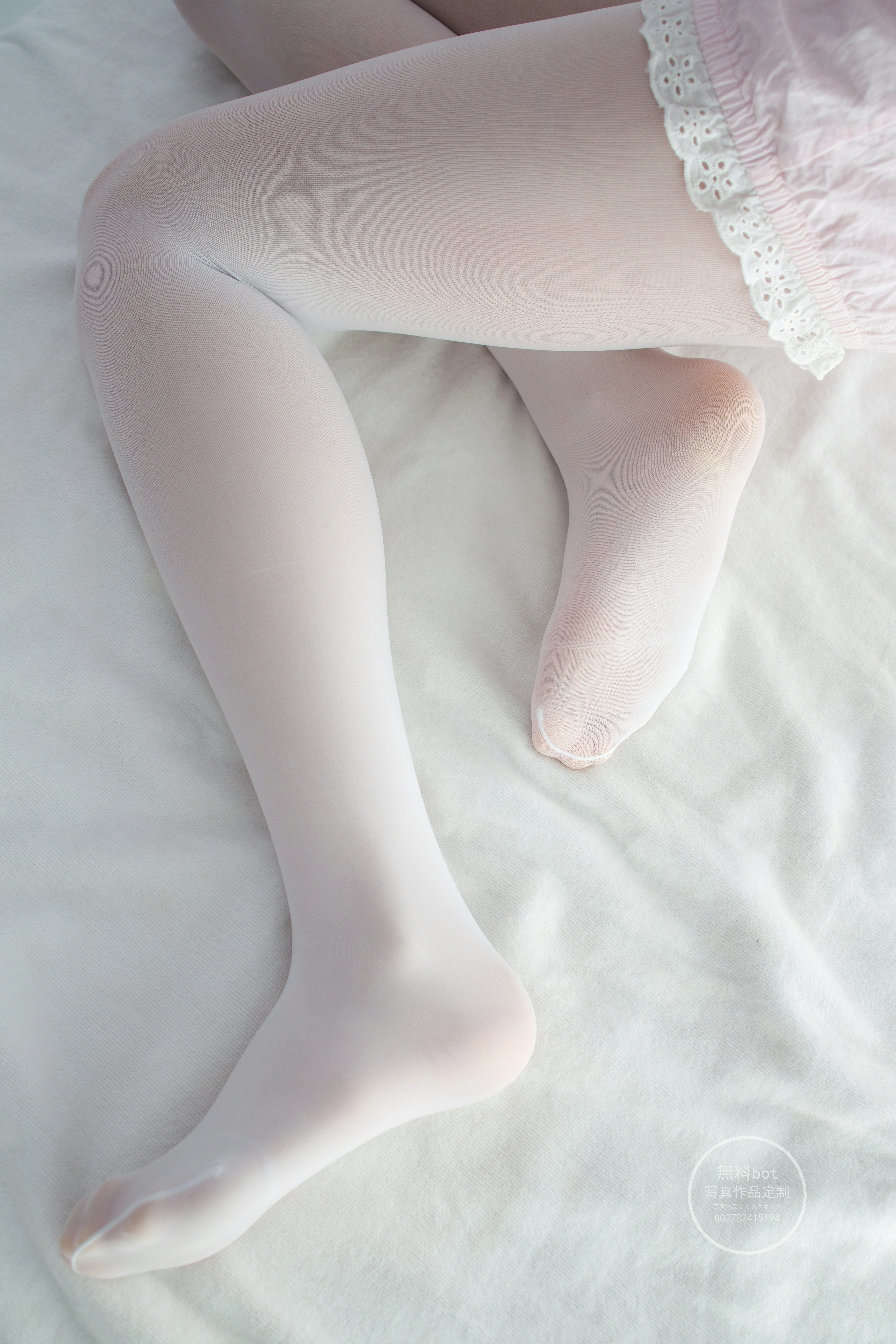 [森萝财团]有料 NO.023 出镜 萝莉女孩 雪糕 白色短袖与粉色短裤加白色丝袜美腿性感私房写真集,