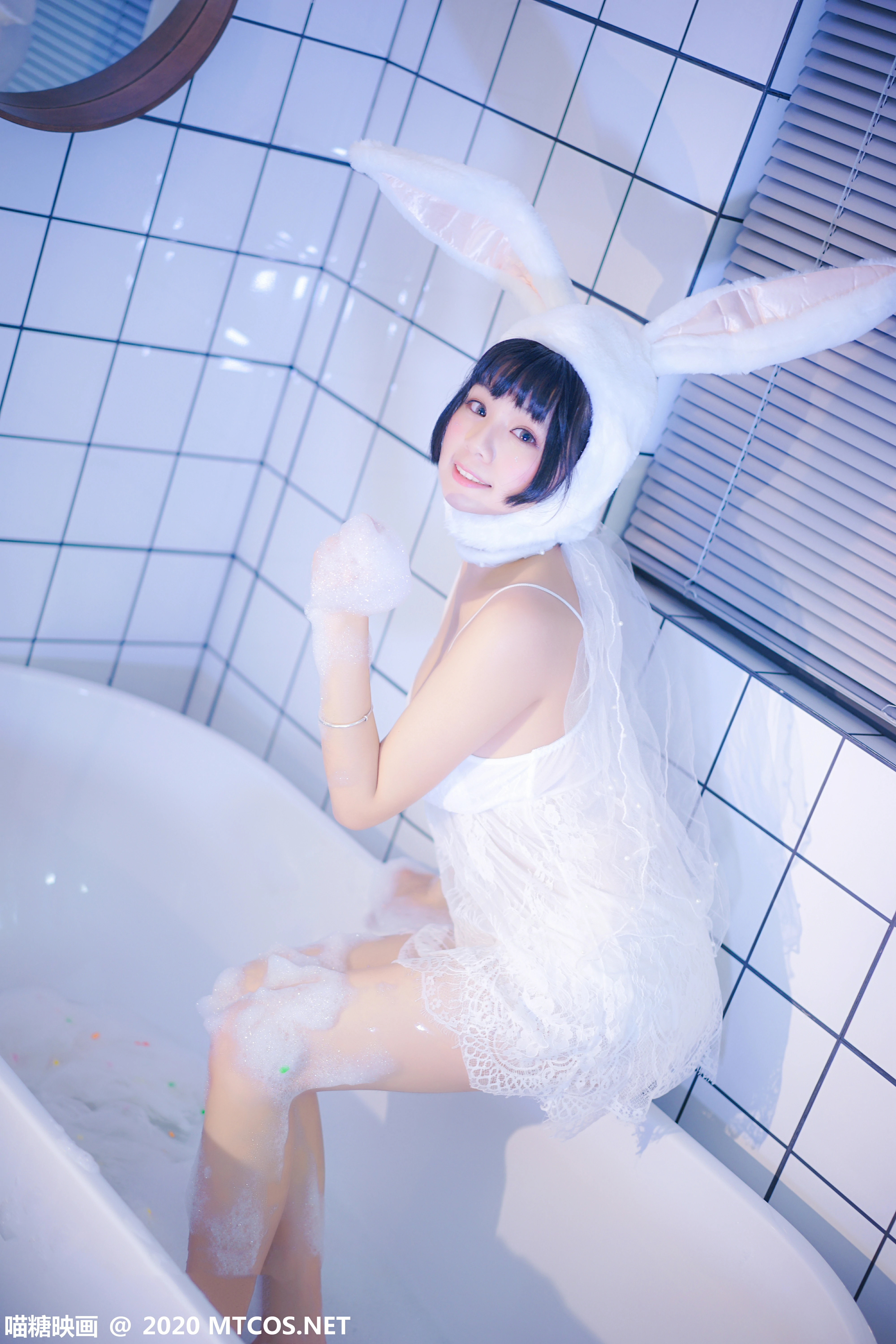 [喵糖映画]VOL.255 浴缸里的兔女郎 白色透视情趣内衣性感私房写真集,