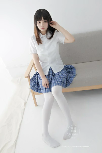 [紧急企划]Q-001 出镜妹子：龙崎聆音 白色JK制服与蓝色短裙加白色丝袜美腿性感
