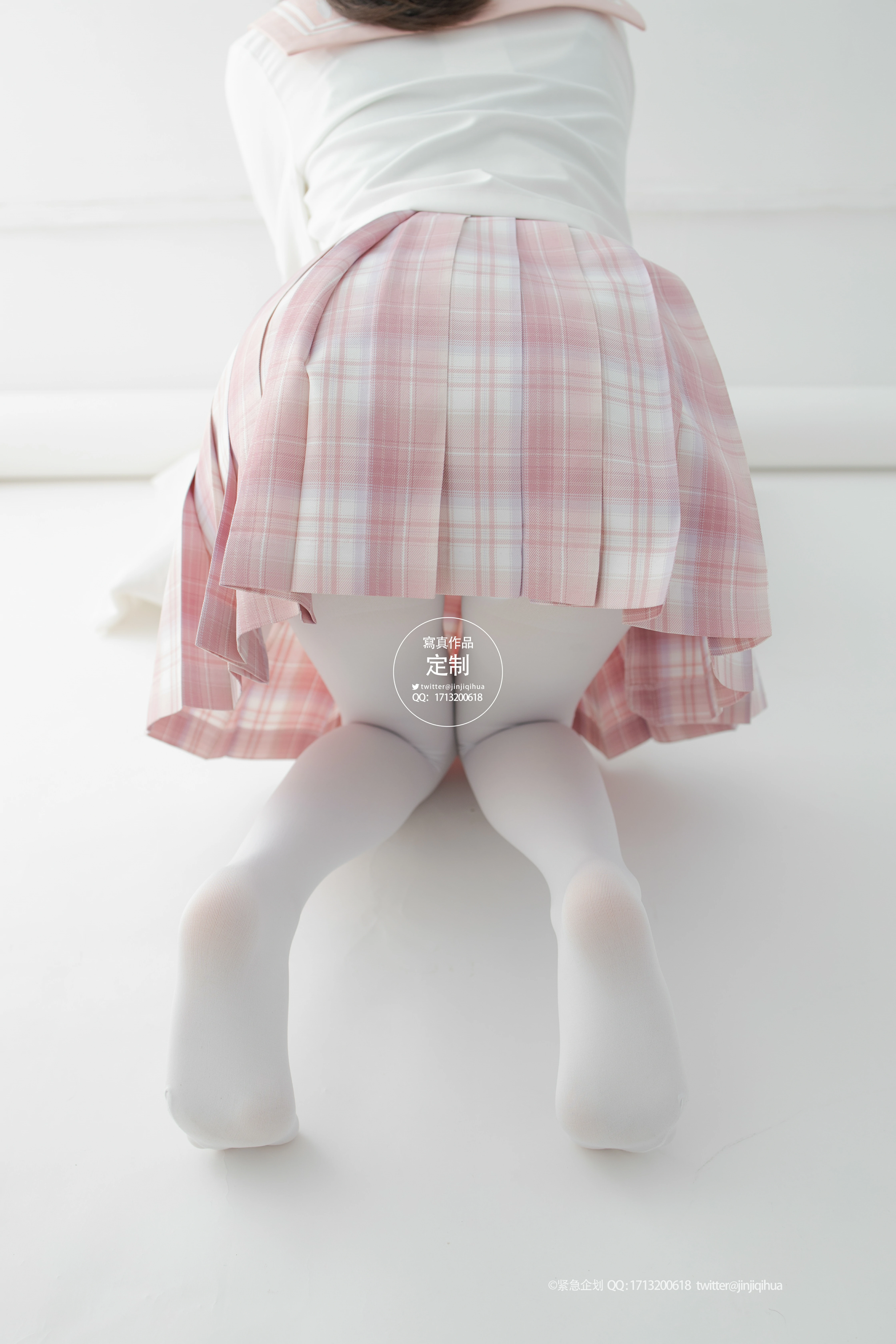 [紧急企划]G-001 清纯萝莉小学妹 白色JK制服与粉色短裙加白色丝袜美腿性感私房写真集,