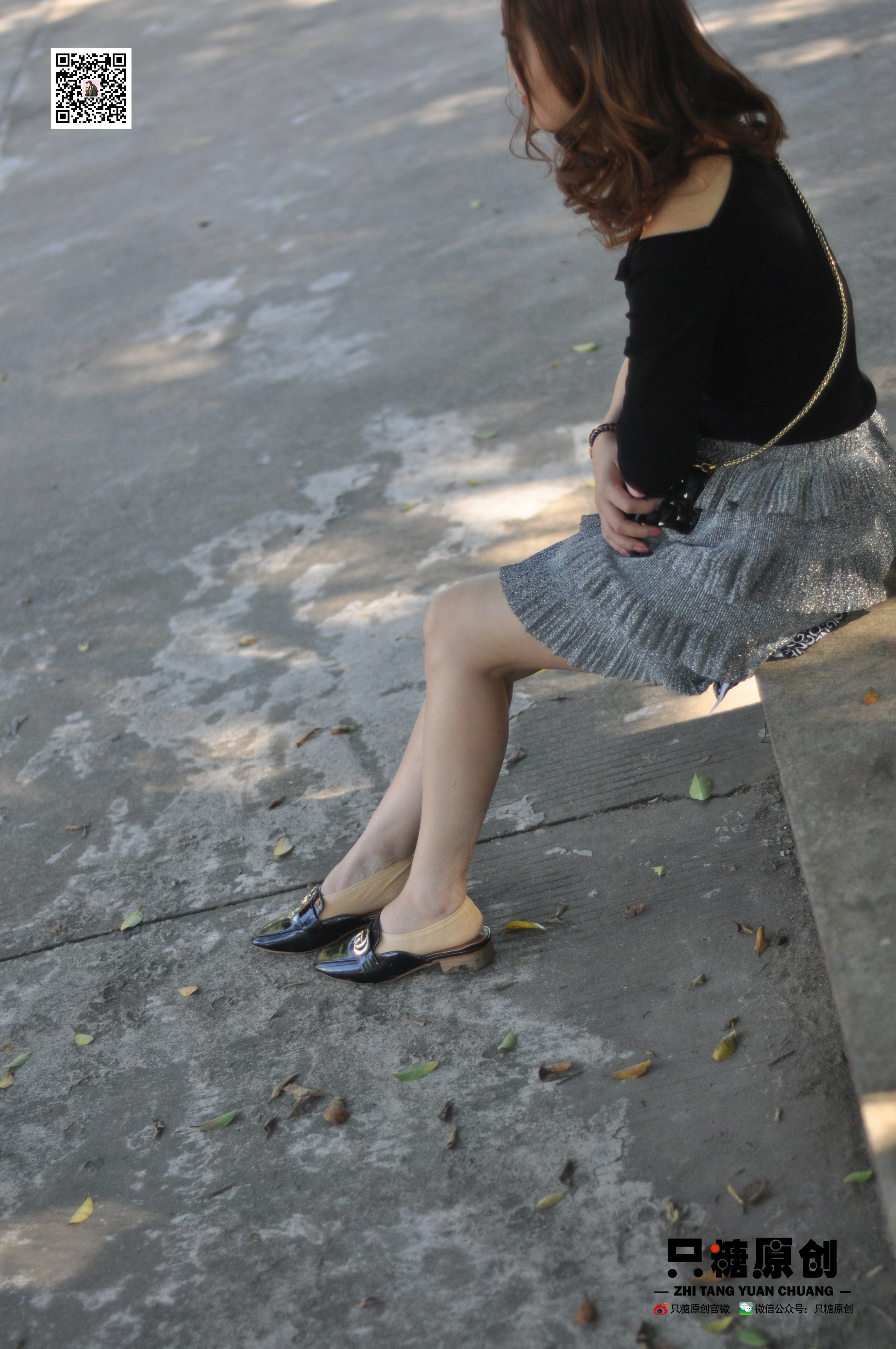 [只糖棉袜]NO.002 短裙与薄棉船袜 婷婷 美腿玉足公园街拍写真,