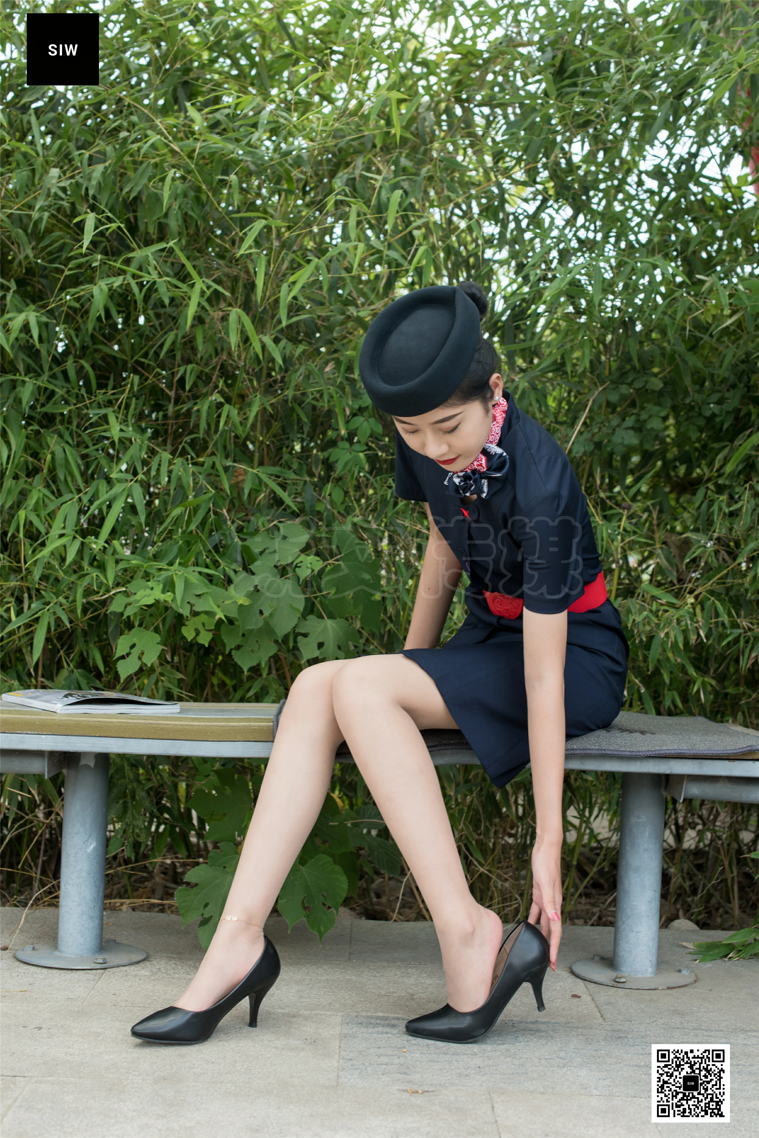 [SIW斯文传媒]VOL.002 最美空乘PK 龙哥 蓝色连身制服裙加肉丝美腿性感私房写真集,
