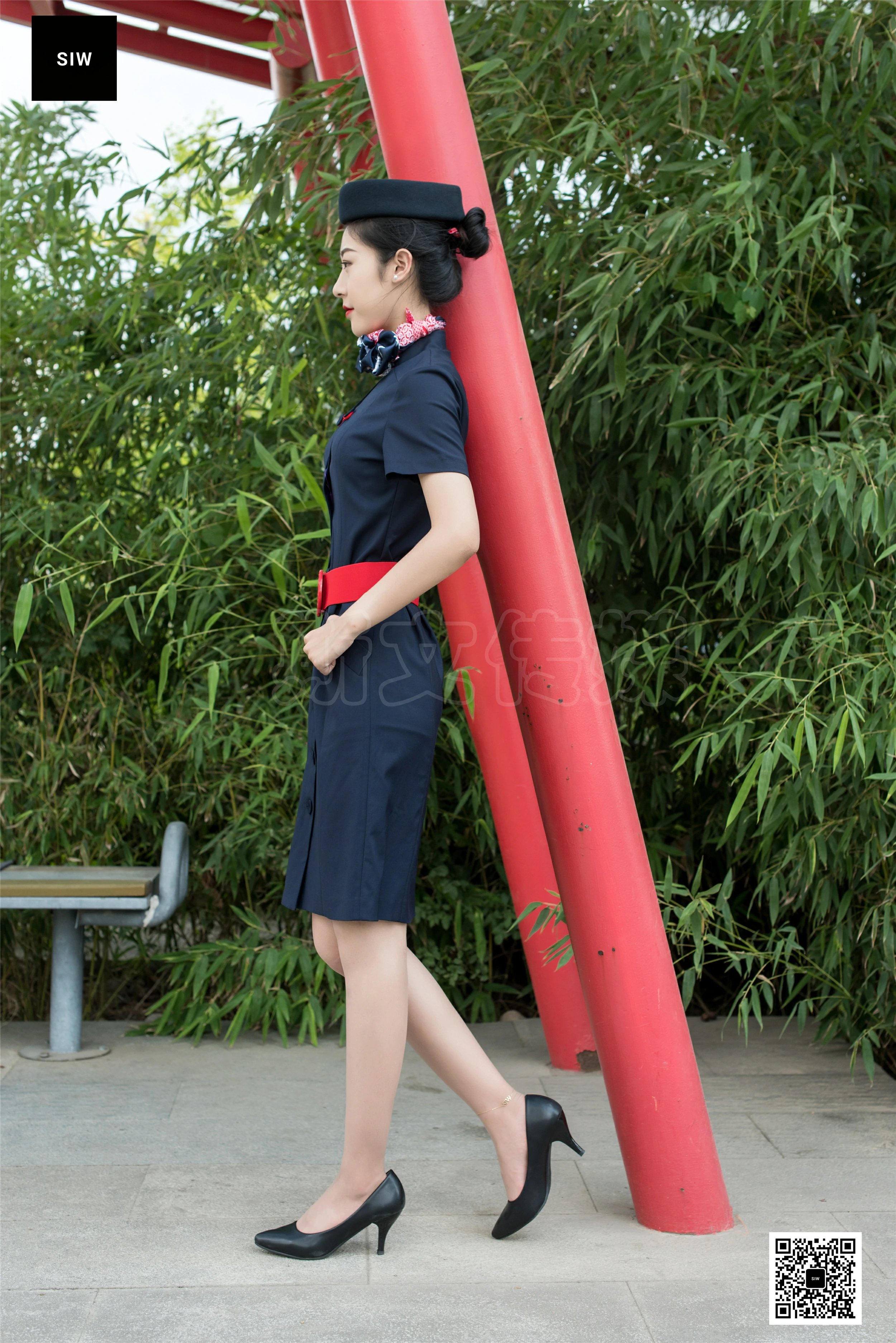 [SIW斯文传媒]VOL.002 最美空乘PK 龙哥 蓝色连身制服裙加肉丝美腿性感私房写真集,