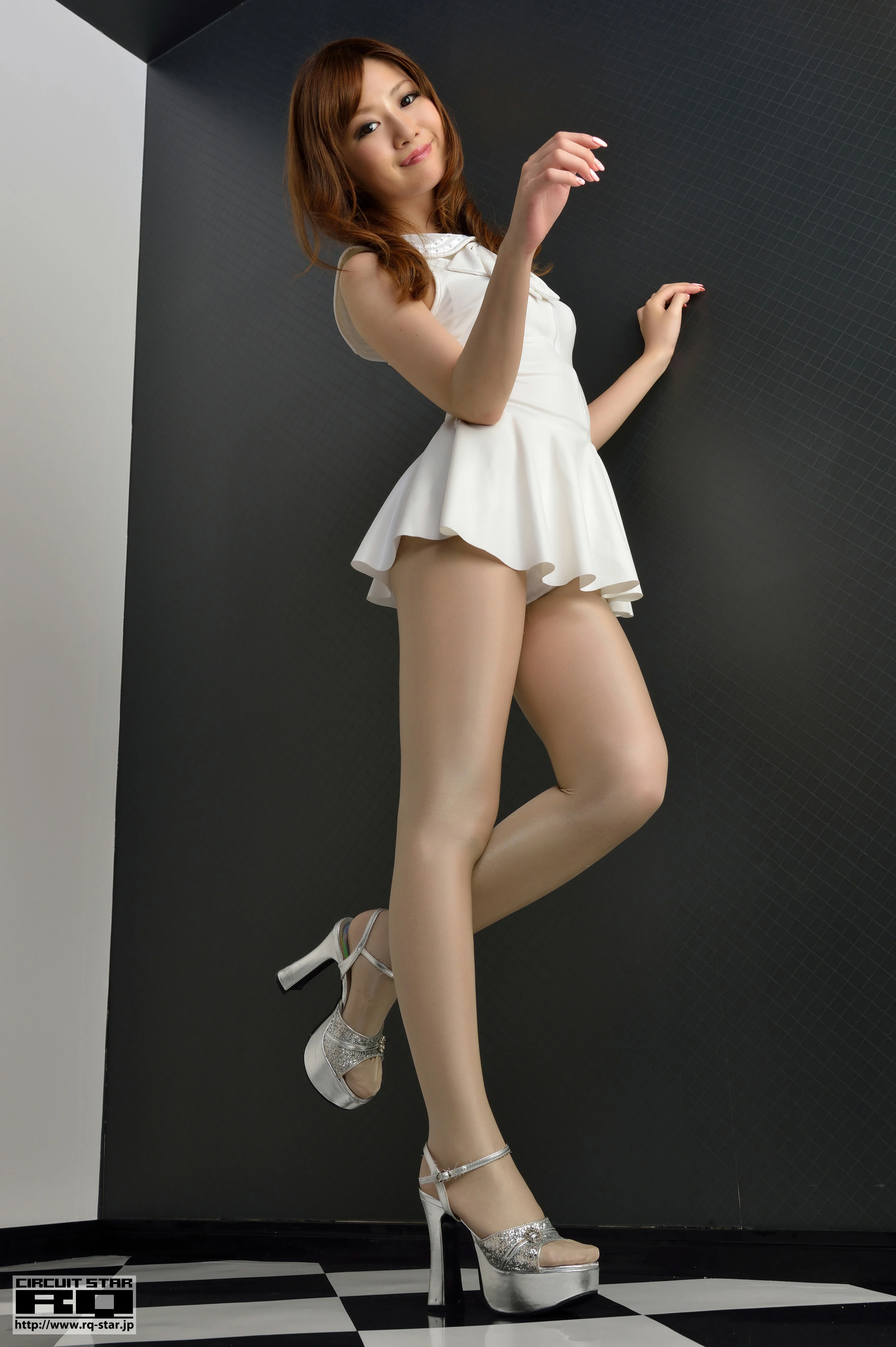 [RQ-STAR写真]NO.00664 白河あおい(白河葵，Aoi Shirakawa)白色连身短裙加灰丝美腿性感私房写真集,