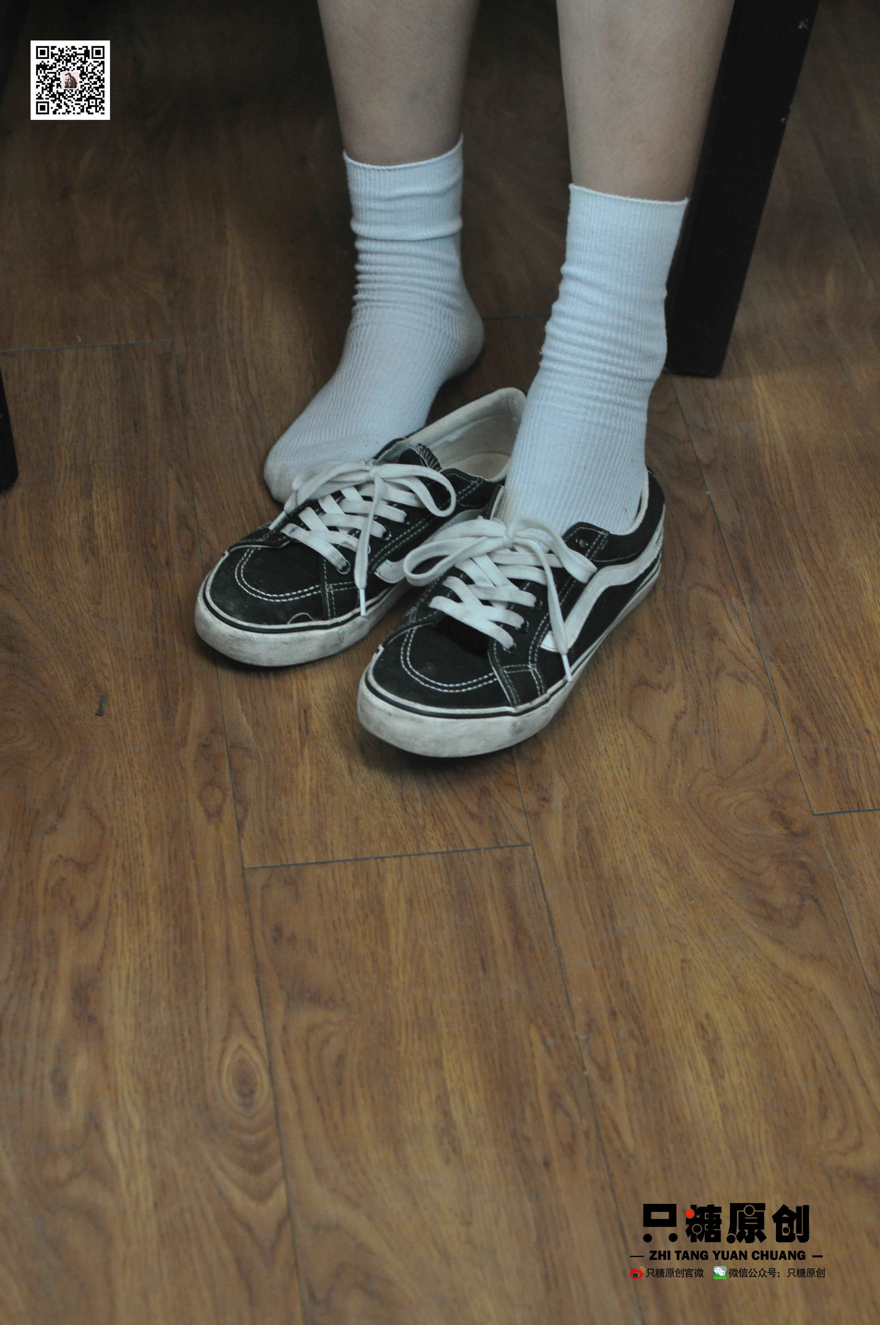 [只糖棉袜]NO.006 夏日里的袜子头 梓澄 白色连身短袖加短裤性感私房写真集,