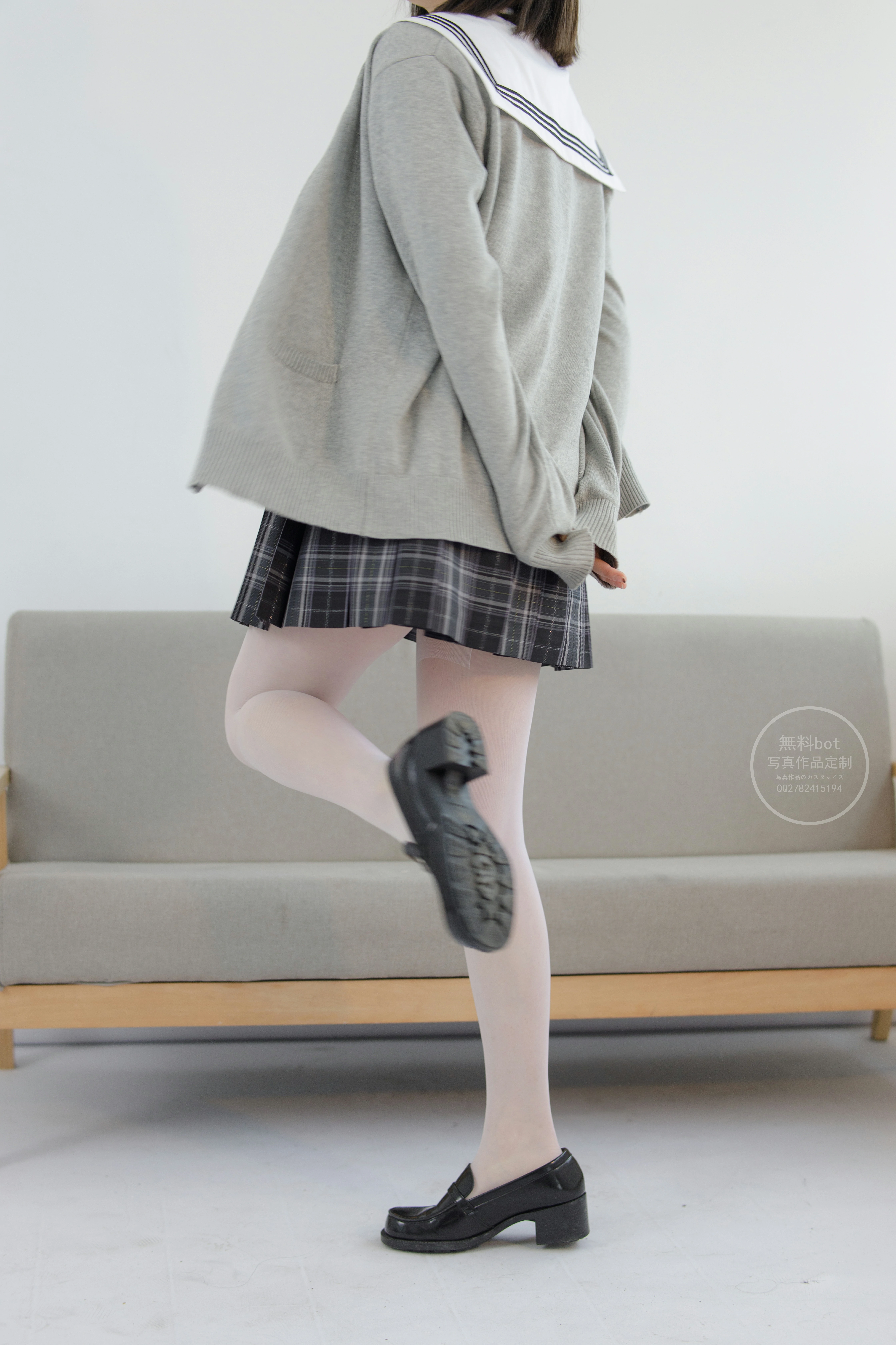 [森萝财团]有料NO.028 清纯可爱小萝莉 灰色JK制服与短裙加白色丝袜美腿性感私房写真集,