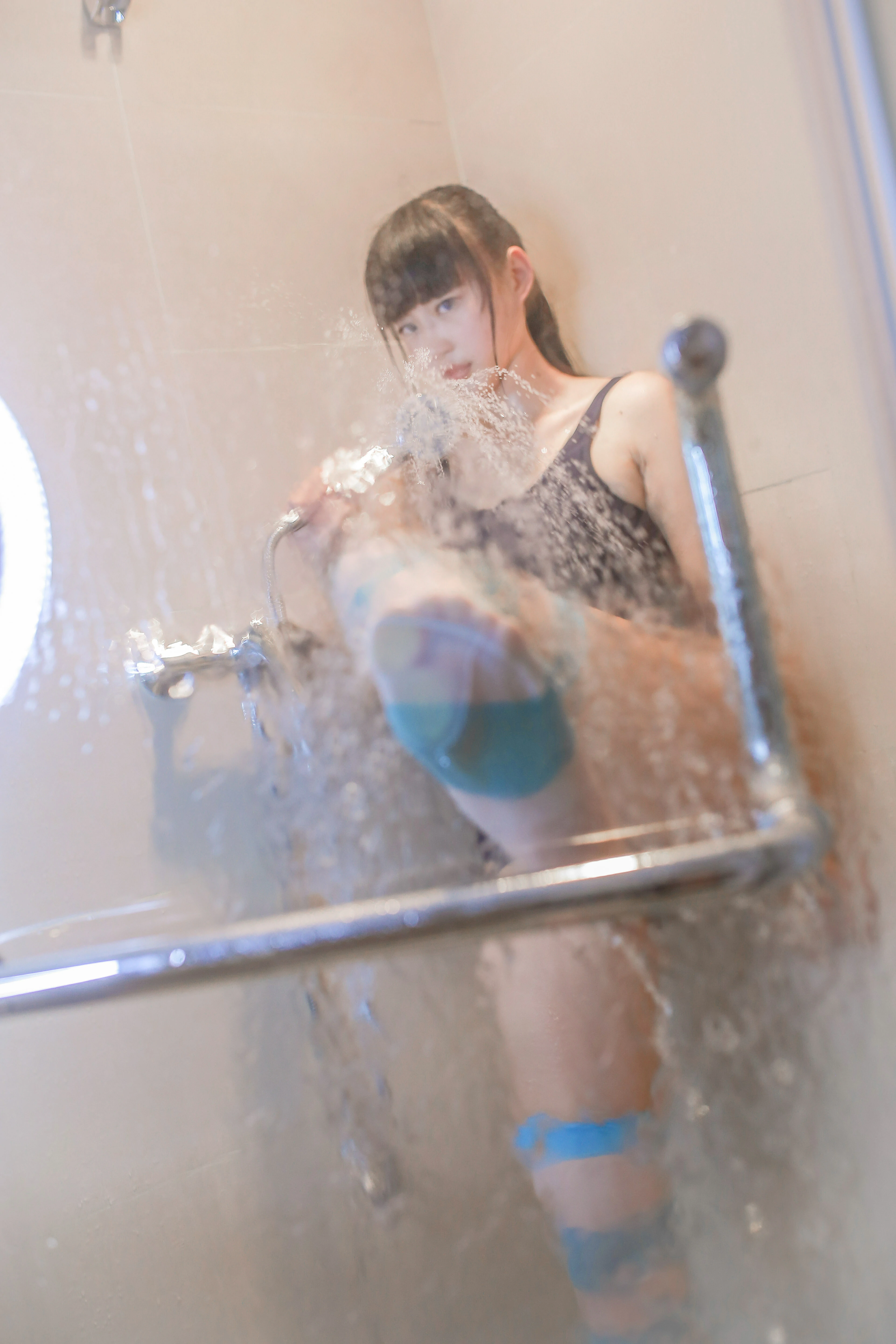 [兔玩映画]B63.008 湿身诱惑 浴室清纯少女 蓝色连体比基尼泳装性感私房写真集,
