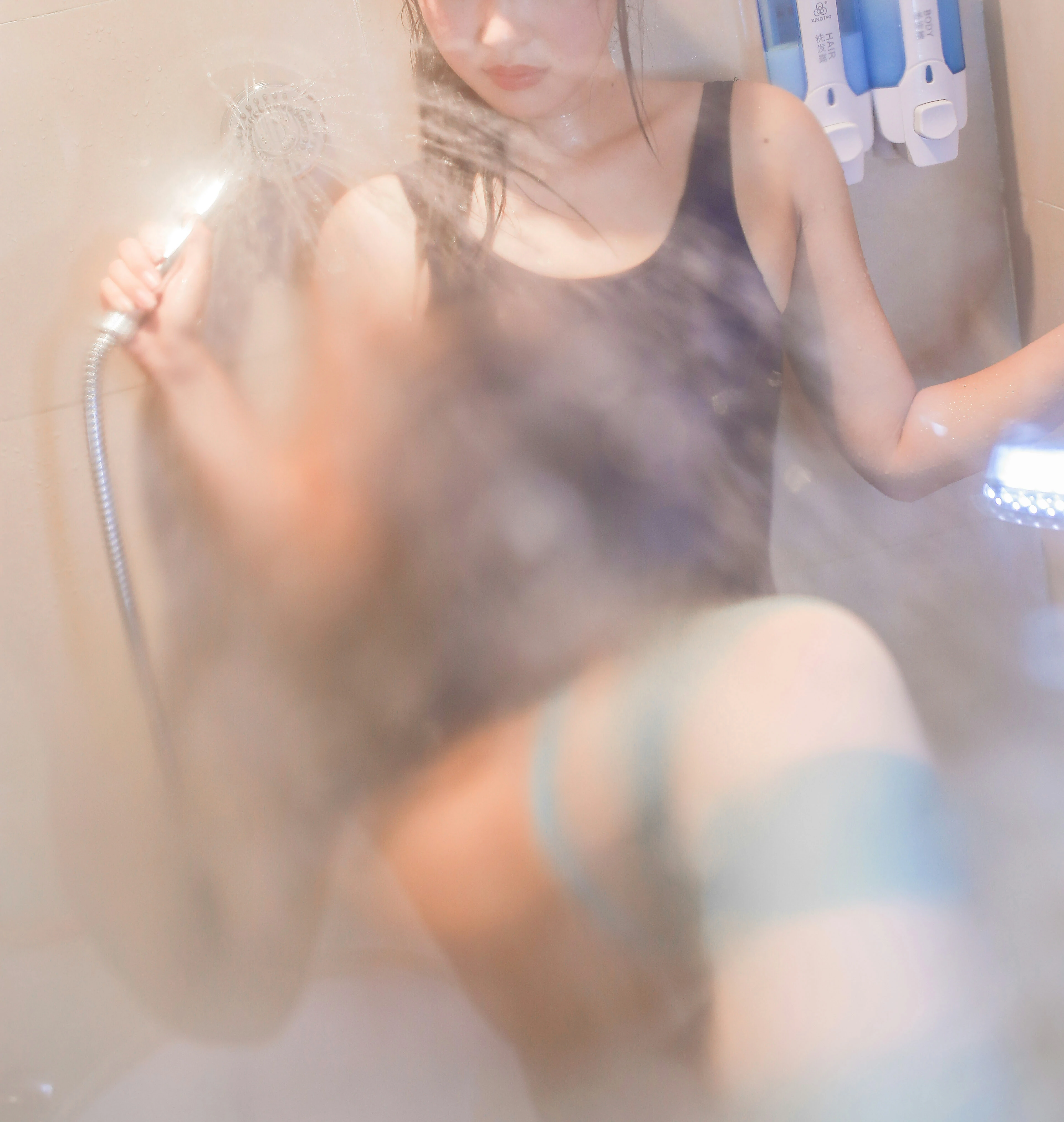 [兔玩映画]B63.008 湿身诱惑 浴室清纯少女 蓝色连体比基尼泳装性感私房写真集,