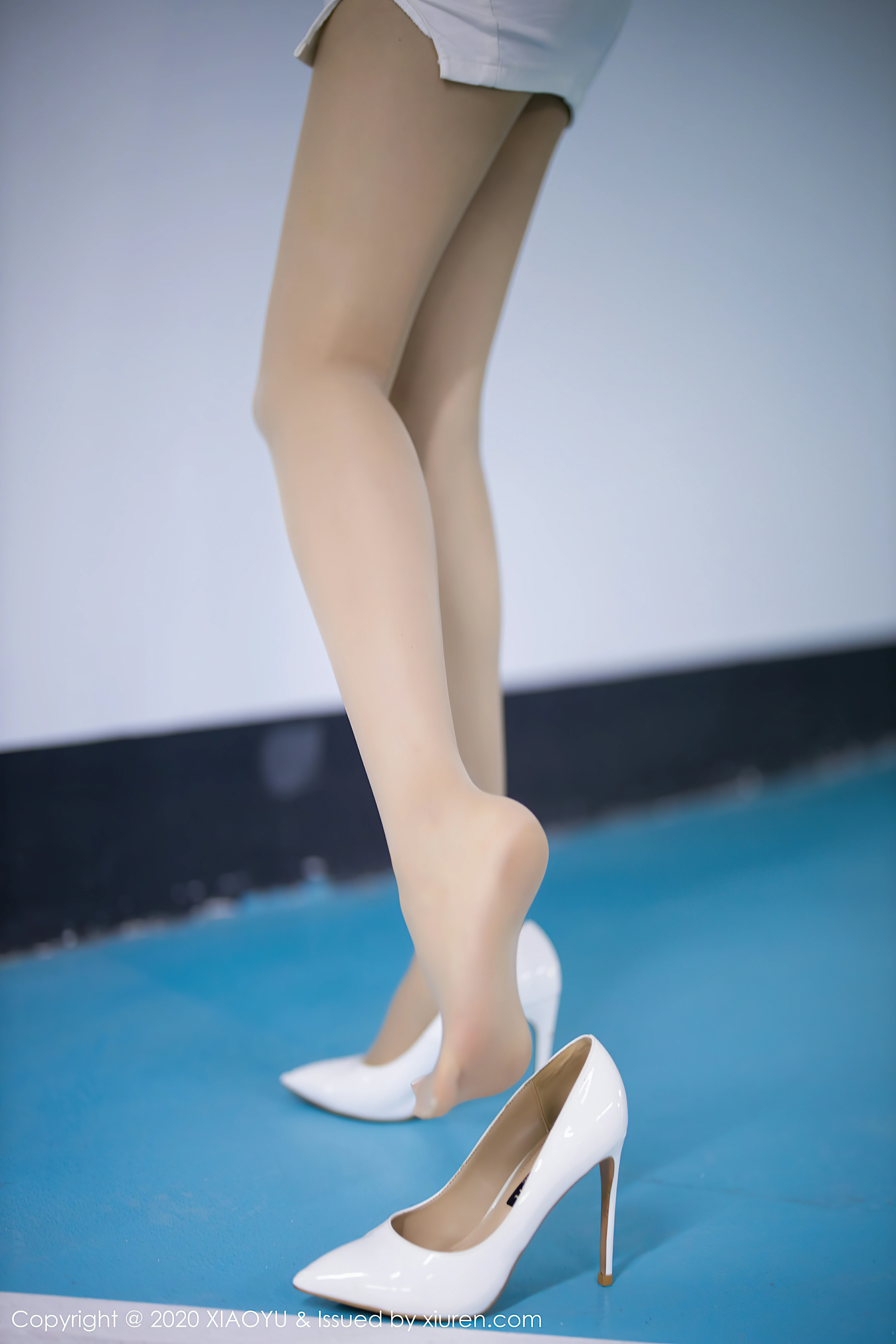 [XIAOYU语画界]YU20201217VOL0432 芝芝Booty 白色镂空上衣与短裙加肉丝美腿性感私房写真集,