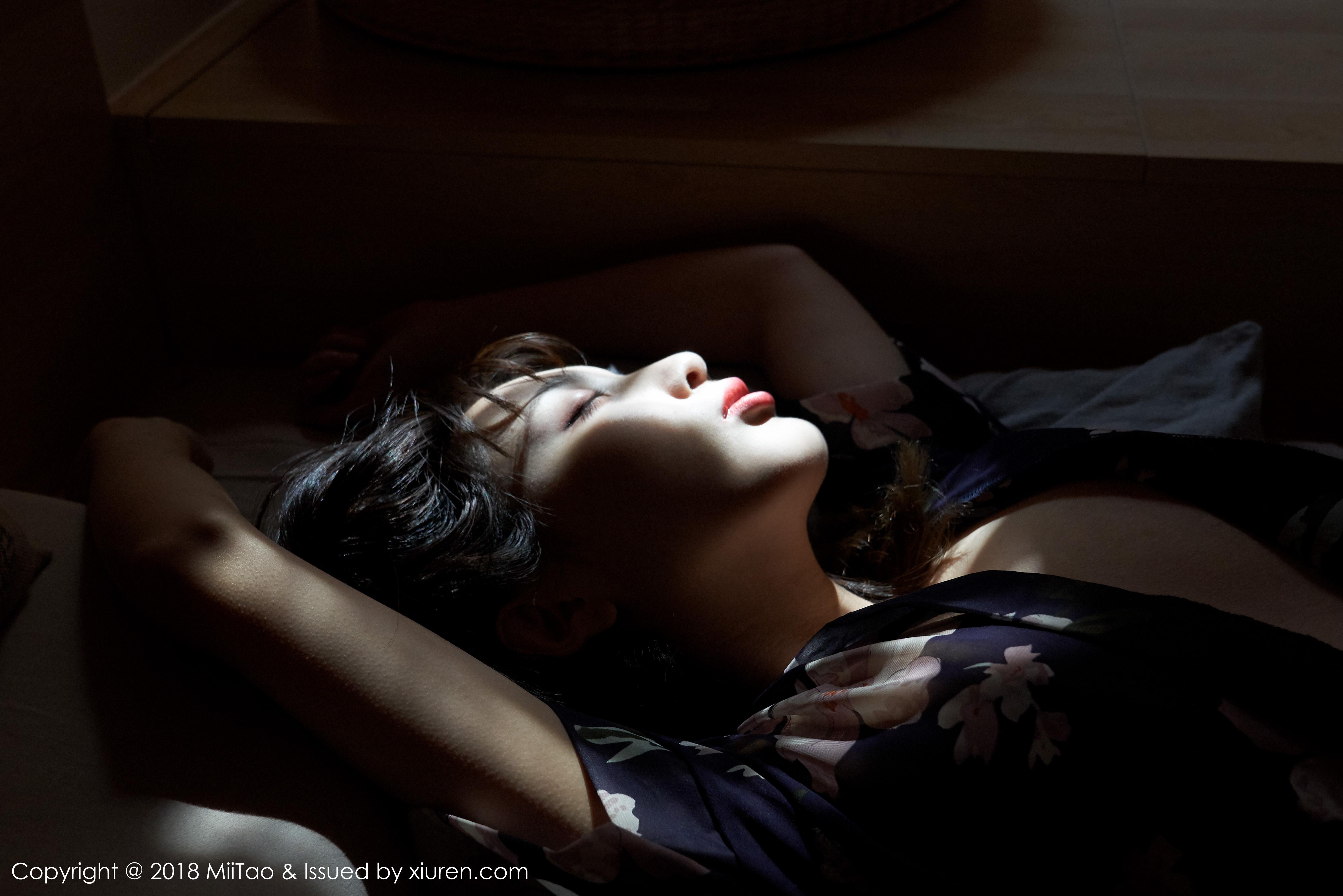 [MiiTao蜜桃社]MT20181212VOL0121 美绪 黑色睡衣与透视情趣内衣性感私房写真集,