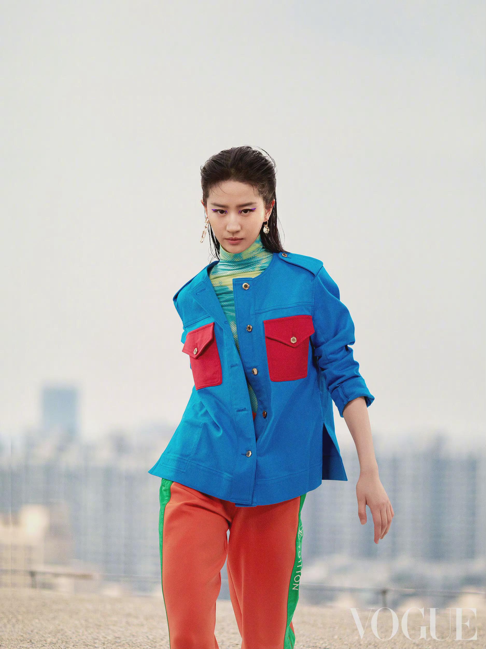 刘亦菲再登Vogue封面 化紫色猫眼妆演绎酷飒运动风,