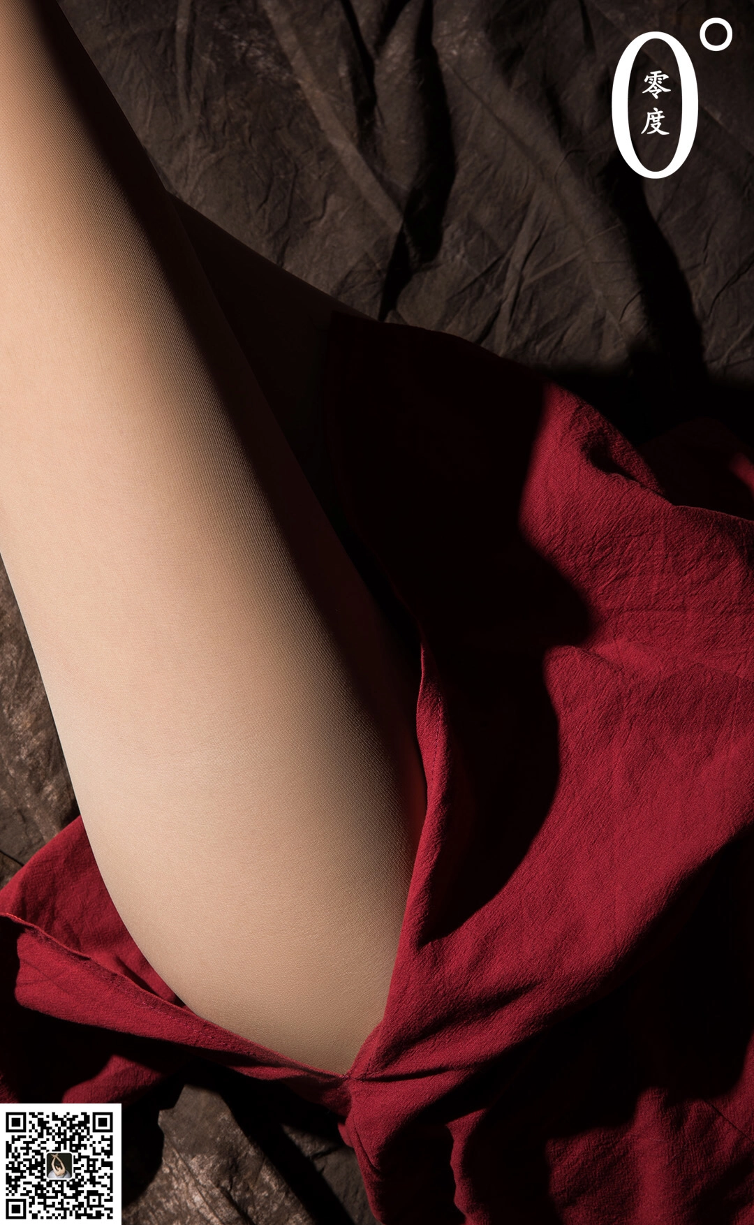[LD零度摄影]NO.015 小樱 红色收身旗袍加肉丝美腿玉足性感私房写真集,