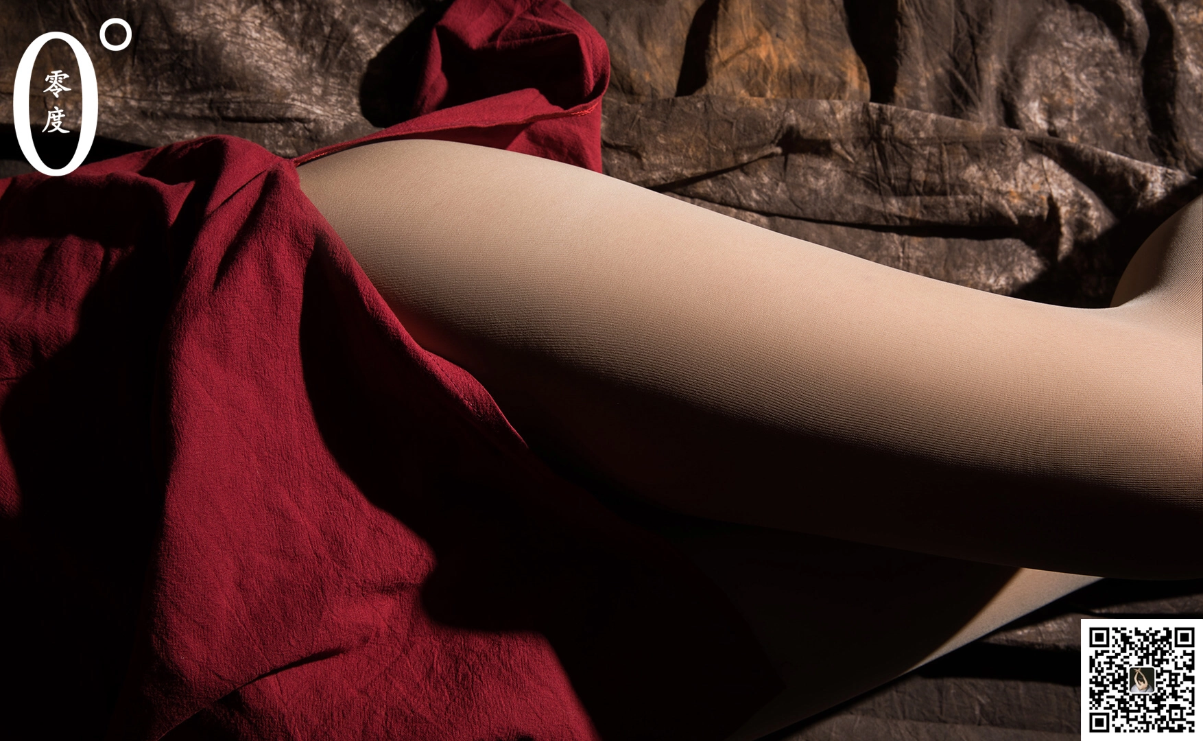 [LD零度摄影]NO.015 小樱 红色收身旗袍加肉丝美腿玉足性感私房写真集,