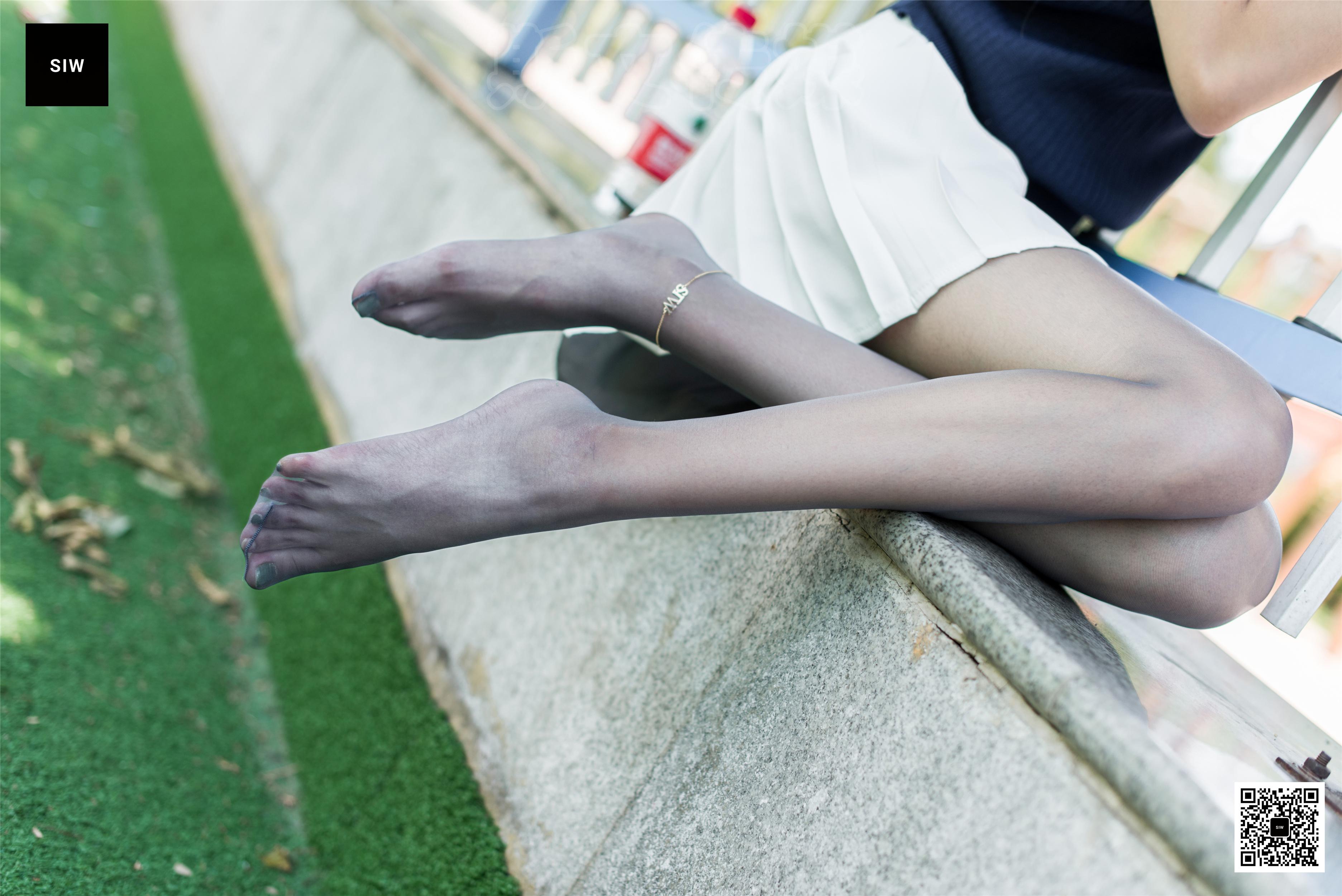 [SIW斯文传媒]VOL.012 球场女神 蓉儿 白色短裙加黑丝美腿性感私房写真集,