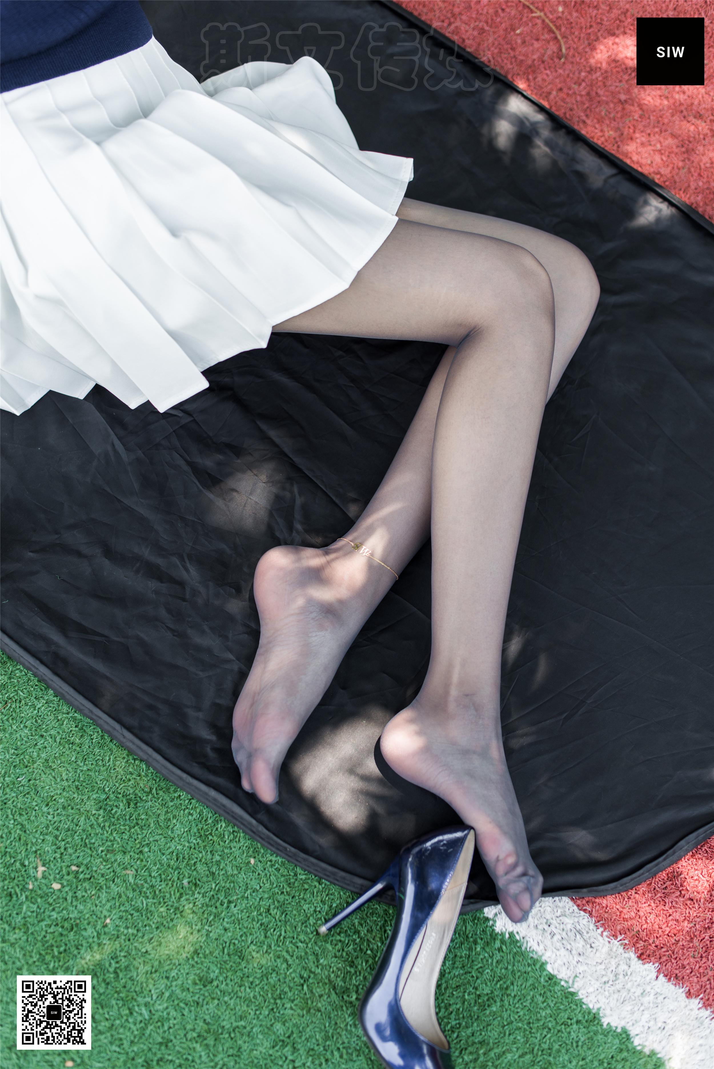 [SIW斯文传媒]VOL.012 球场女神 蓉儿 白色短裙加黑丝美腿性感私房写真集,