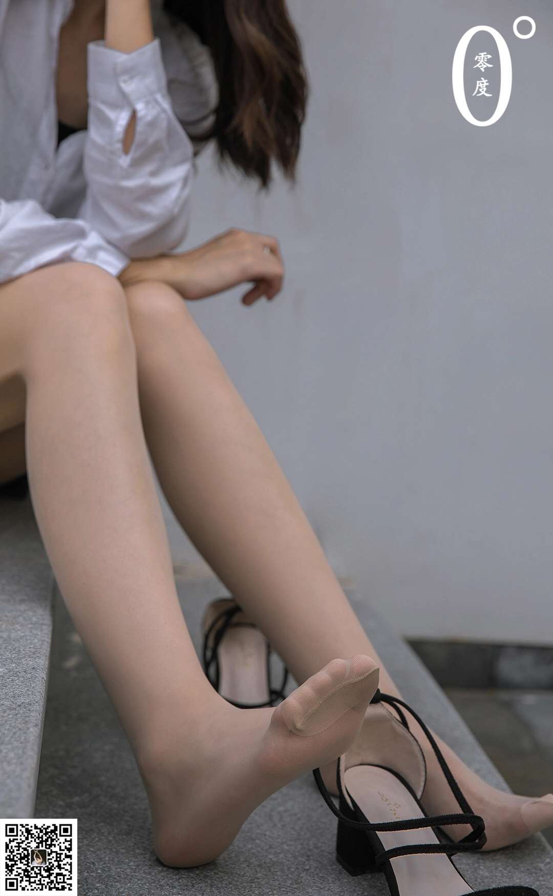 [LD零度摄影]NO.020 模特青草 白色衬衫与灰色短裙加肉丝美腿玉足性感私房写真集,