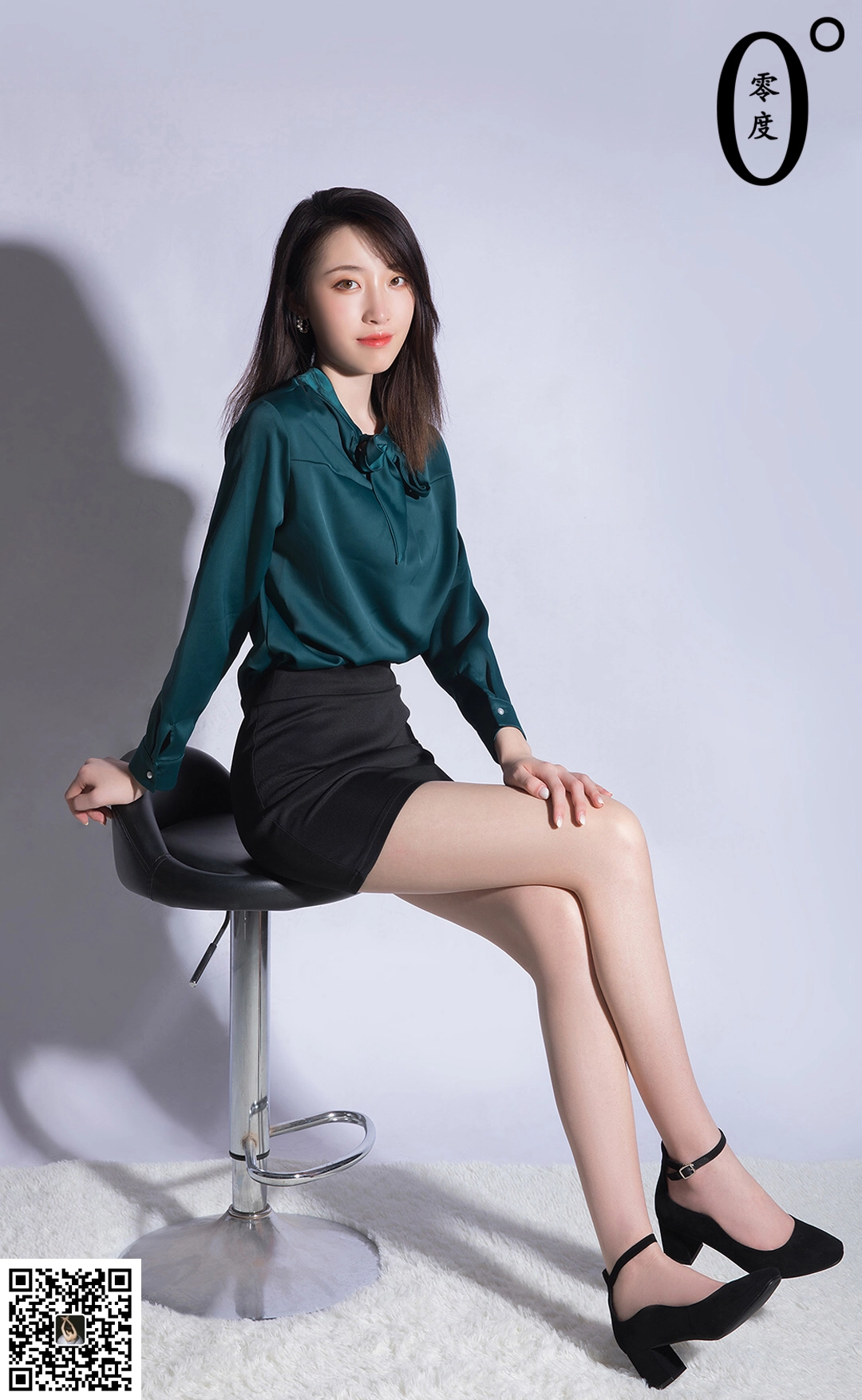 [LD零度摄影]NO.017 模特亚茹 绿色衬衫与黑色短裙加肉丝美腿性感私房写真集,