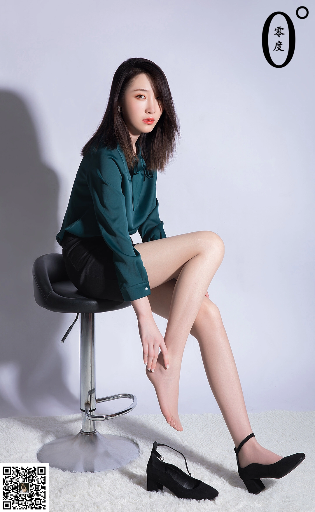 [LD零度摄影]NO.017 模特亚茹 绿色衬衫与黑色短裙加肉丝美腿性感私房写真集,