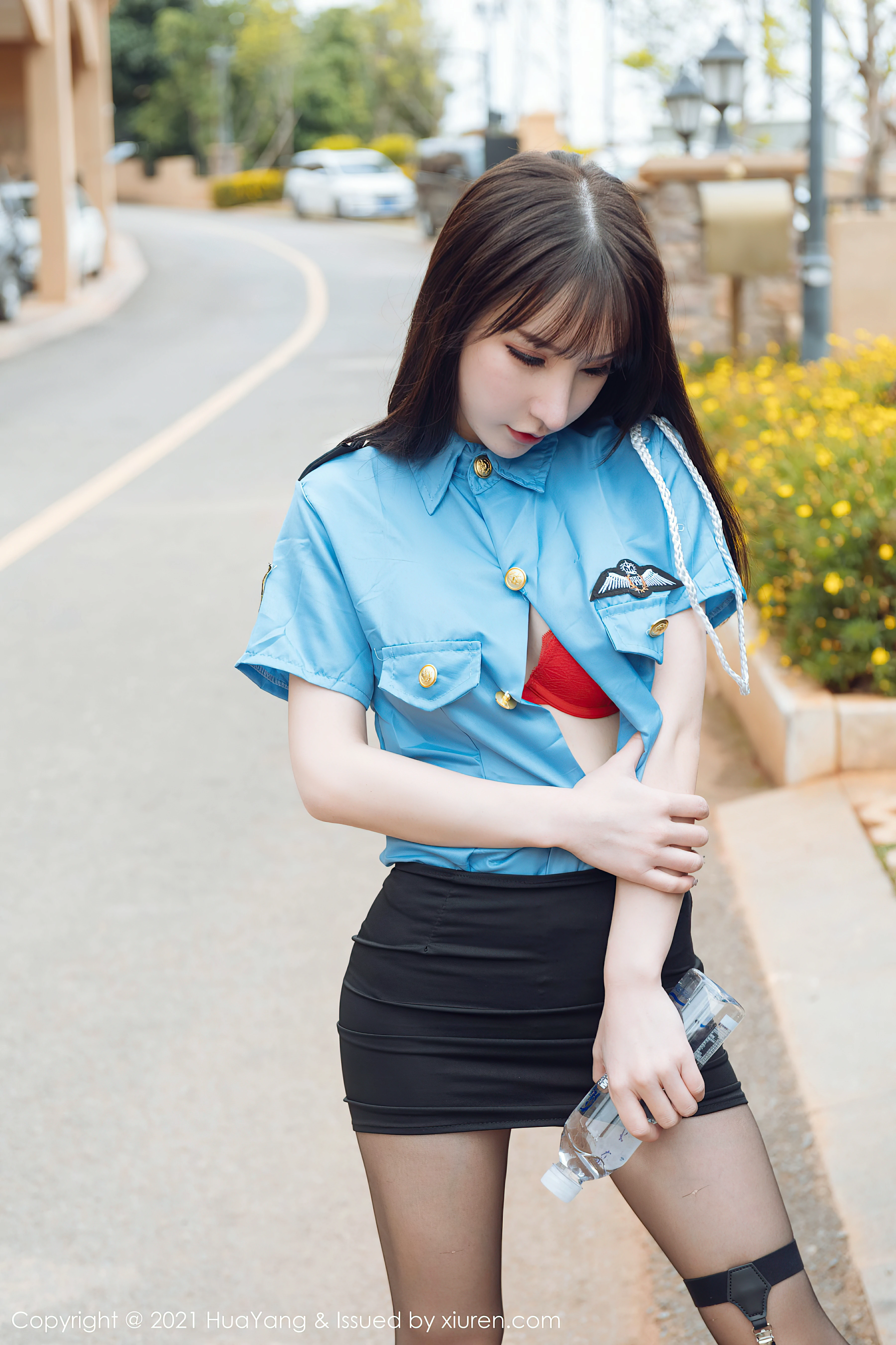 [HuaYang花漾show]HYG20210112VOL0351 性感女警官 周于希Sandy 情趣制服与黑色短裙加黑丝美腿私房写真集,