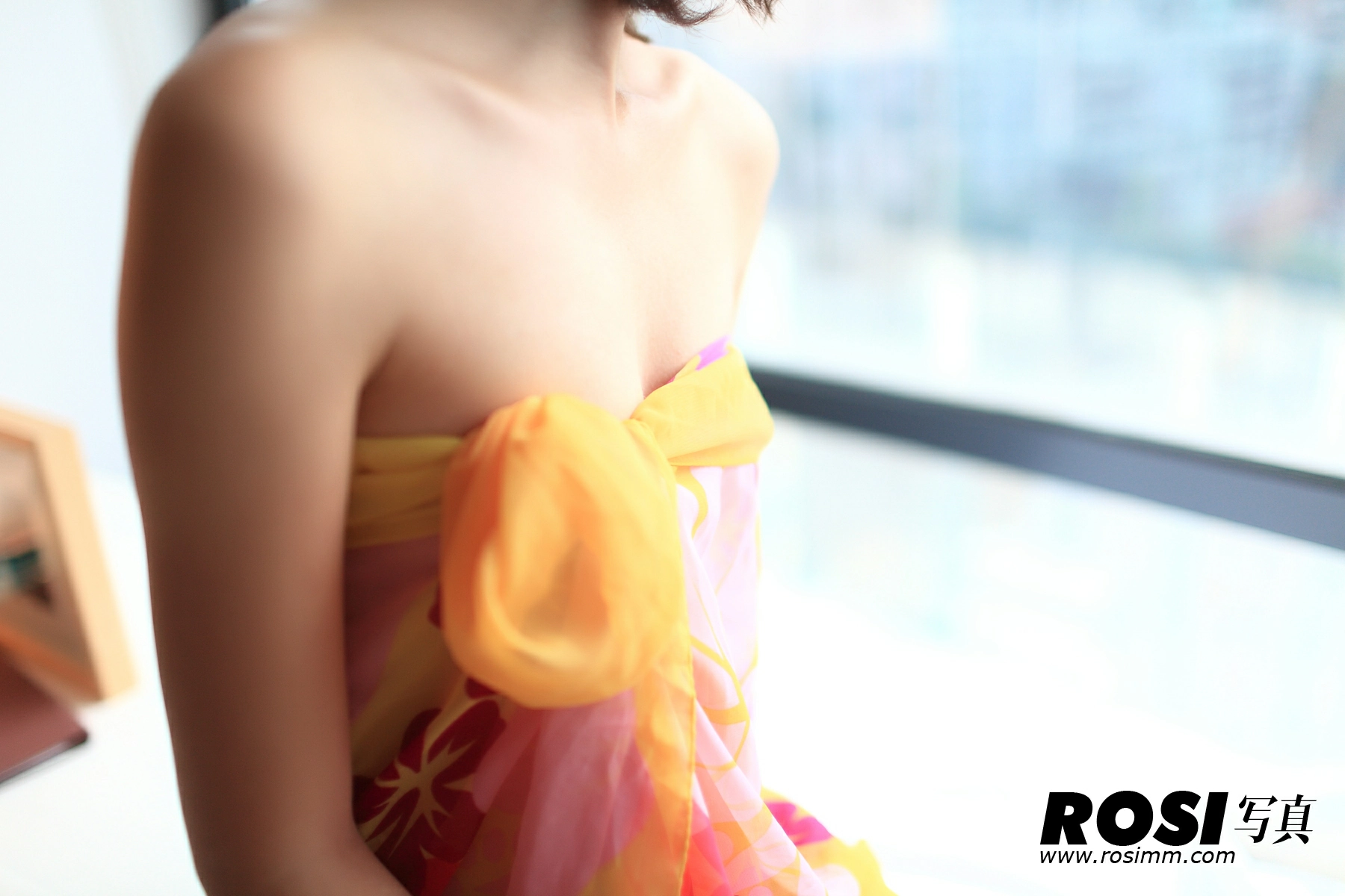 [ROSI写真]No.120 酒店清纯少女 红色睡衣加内裤性感私房写真集,