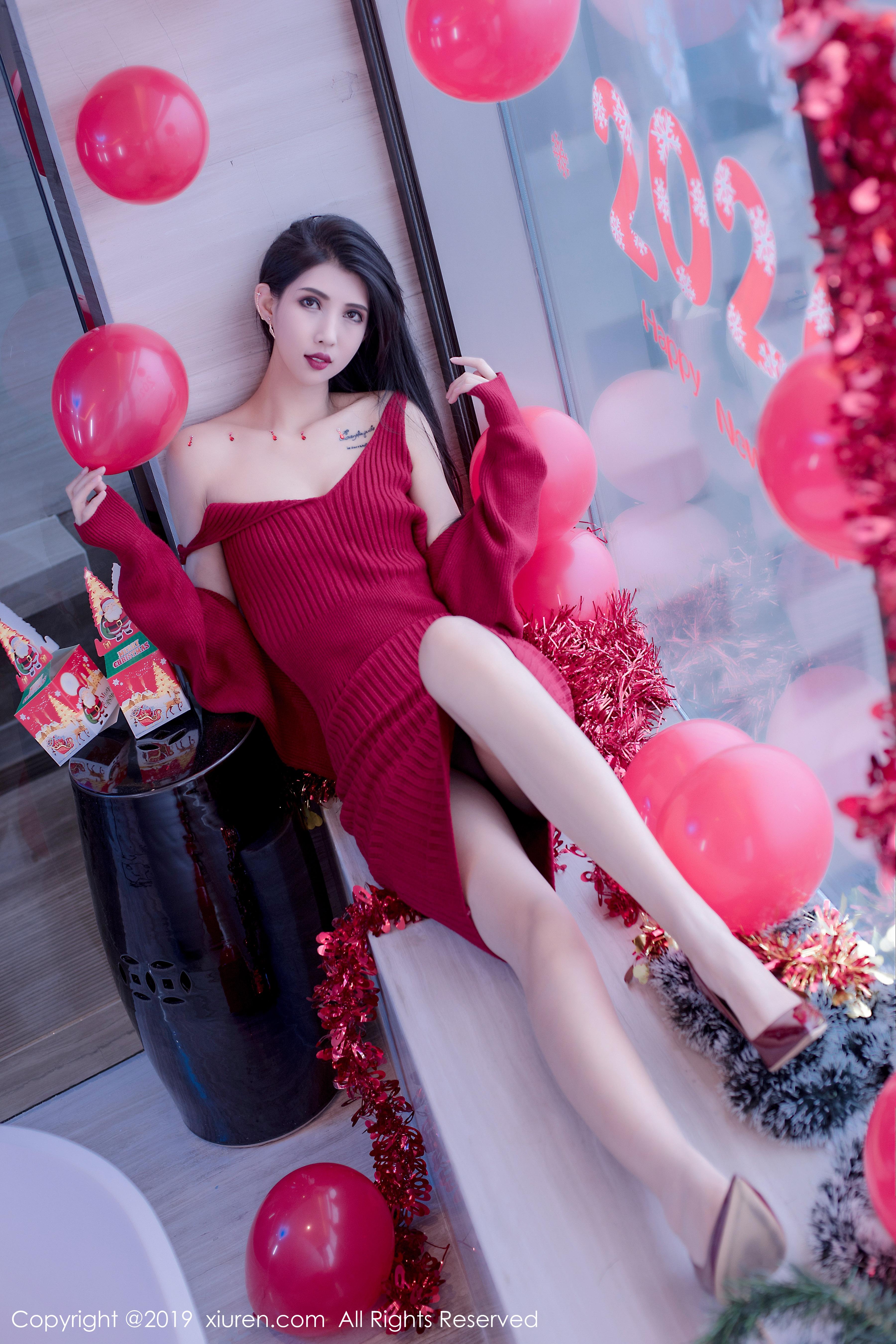 [XiuRen秀人网]XR20191223N01871 葛征Model 红色吊带裸背连衣裙与内衣加黑丝美腿性感私房写真集,