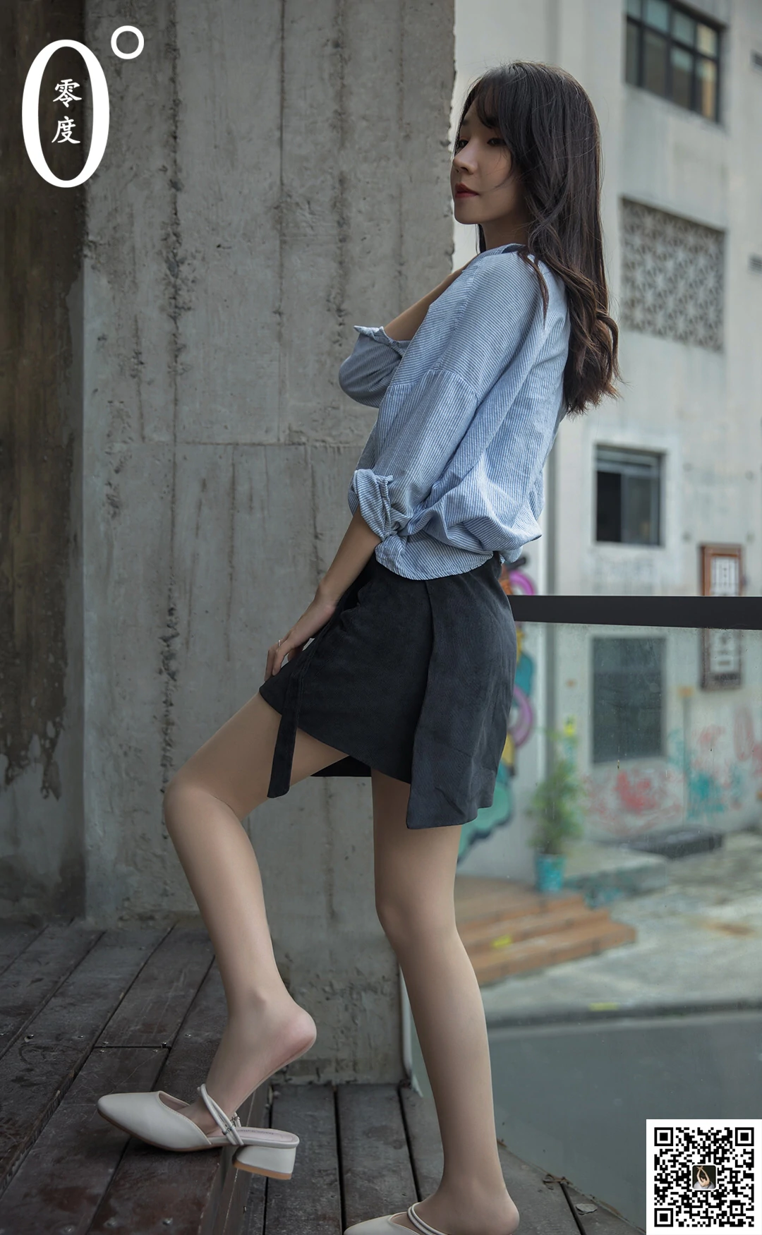 [LD零度摄影]NO.021 模特青草2 蓝色衬衫与黑色短裙加肉丝美腿性感私房写真集,
