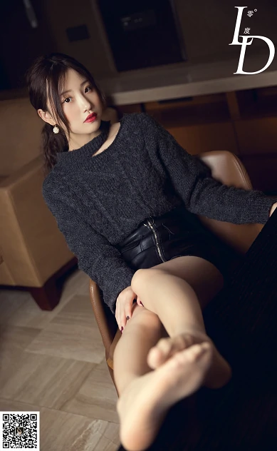 [LD零度摄影]NO.040 模特雅丽 黑色毛衣与短裙加肉丝美腿玉足性感私房写真集