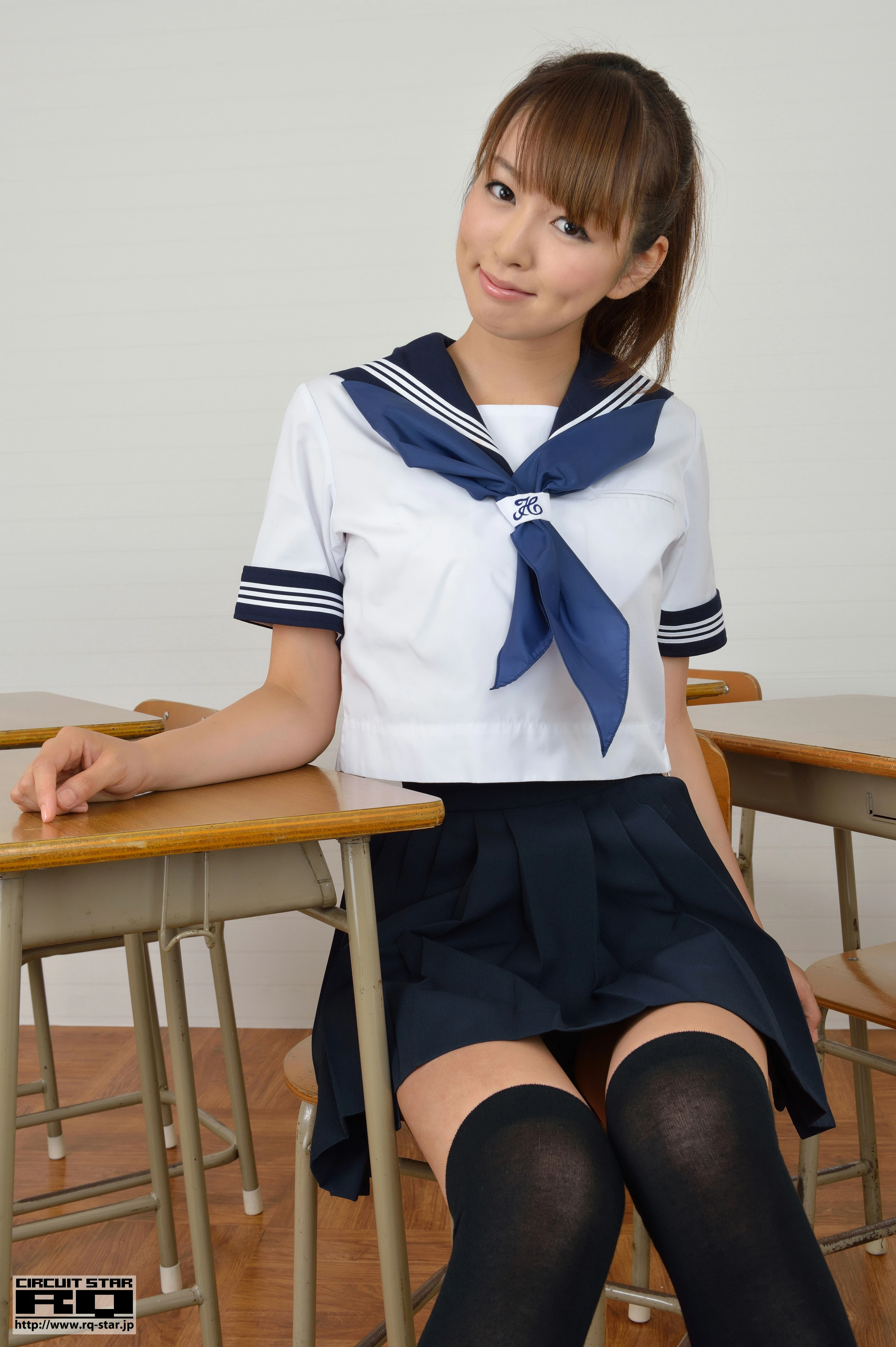 [RQ-STAR写真]NO.00691 中川静香（なかがわ しずか，Shizuka Nakagawa）高中女生制服与短裙加黑丝美腿私房写真集,