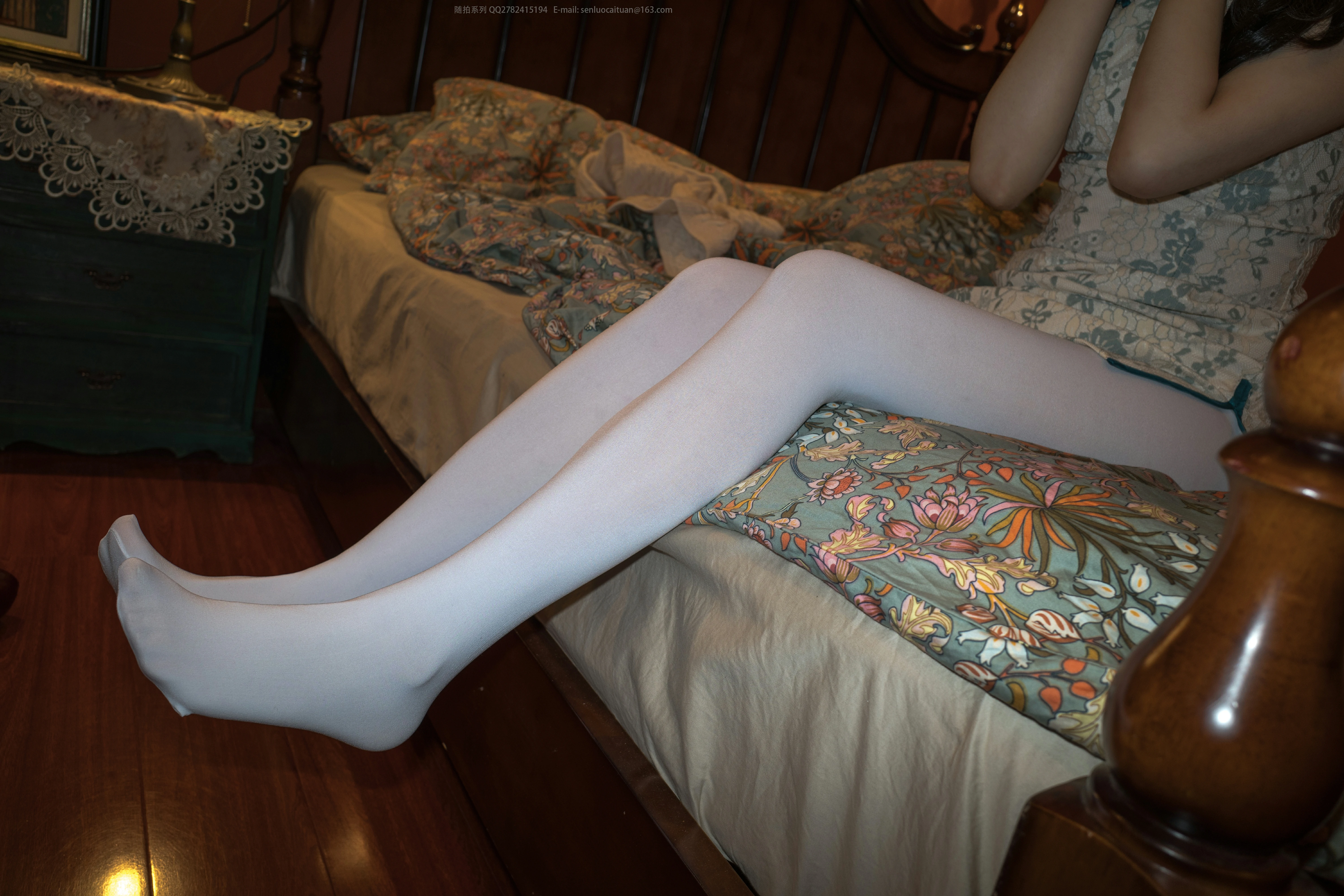 [森萝财团]随拍01 别墅萝莉小学生 白色旗袍与内衣加白色丝袜美腿性感私房写真集,