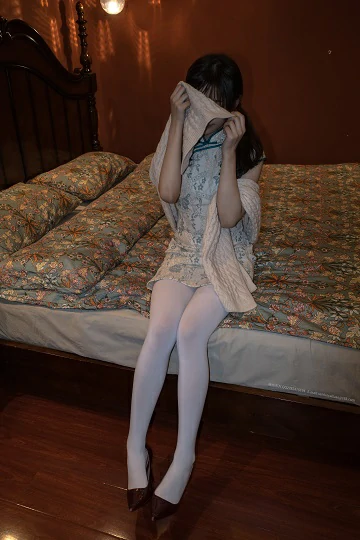 [森萝财团]随拍01 别墅萝莉小学生 白色旗袍与内衣加白色丝袜美腿性感私房写真