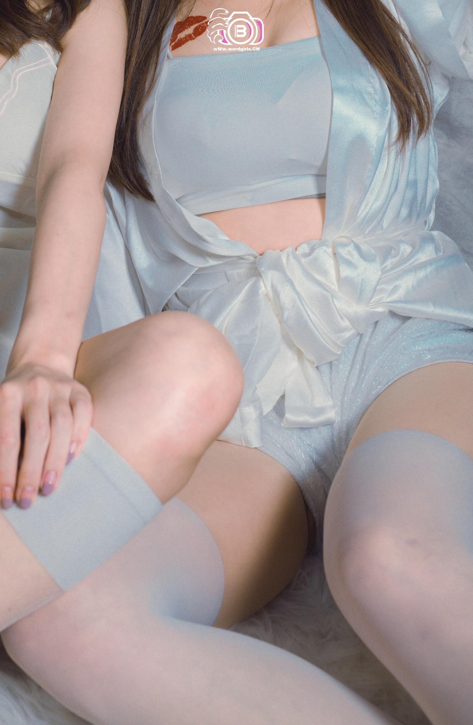 [TouTiao头条女神]2019.11.09 草莓酱和柠檬酱的单身派对：柠檬酱 白色睡衣加吊带内衣性感私房写真集,