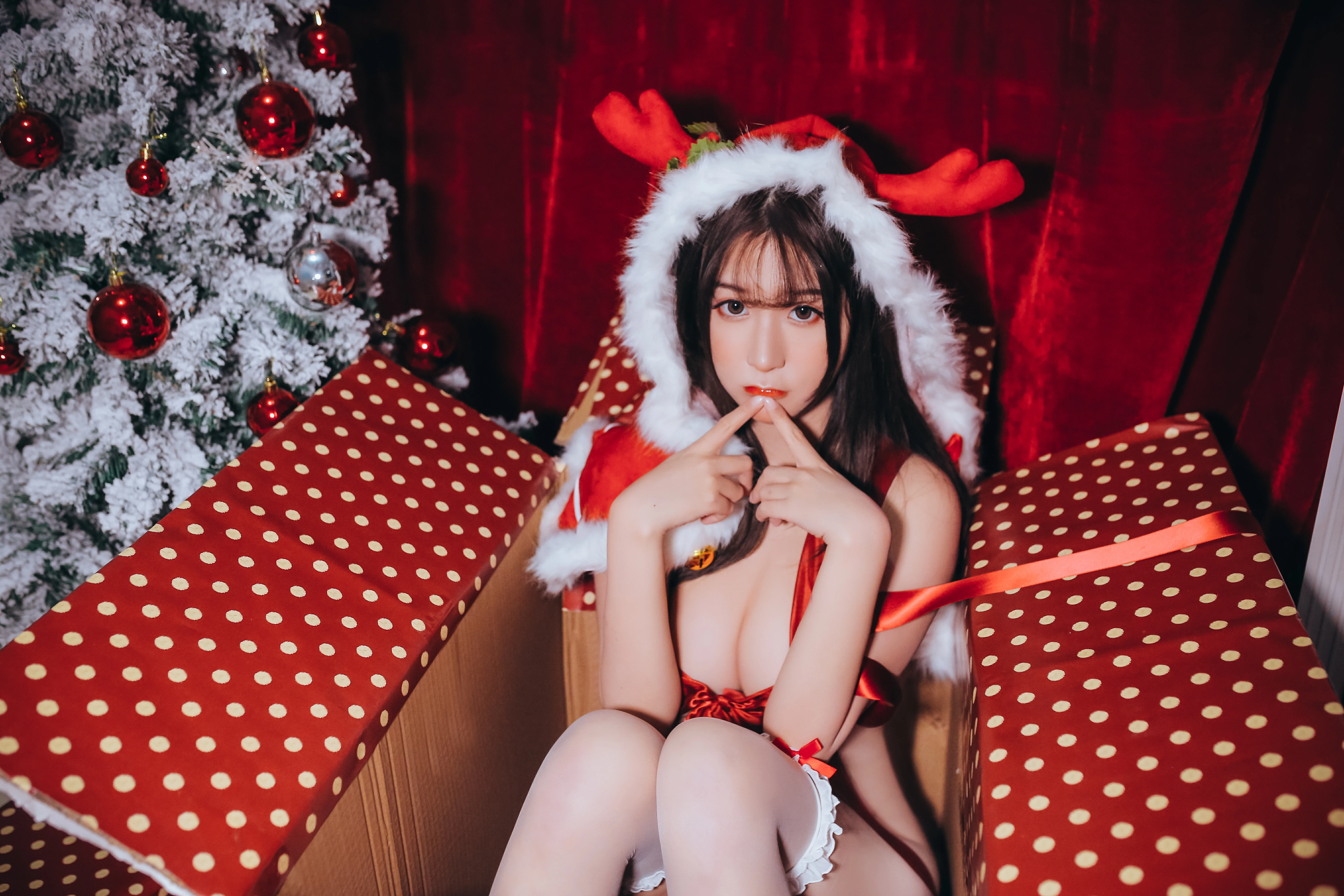 圣诞女郎 猫九酱Sakura 红色情趣内衣性感私房写真集,