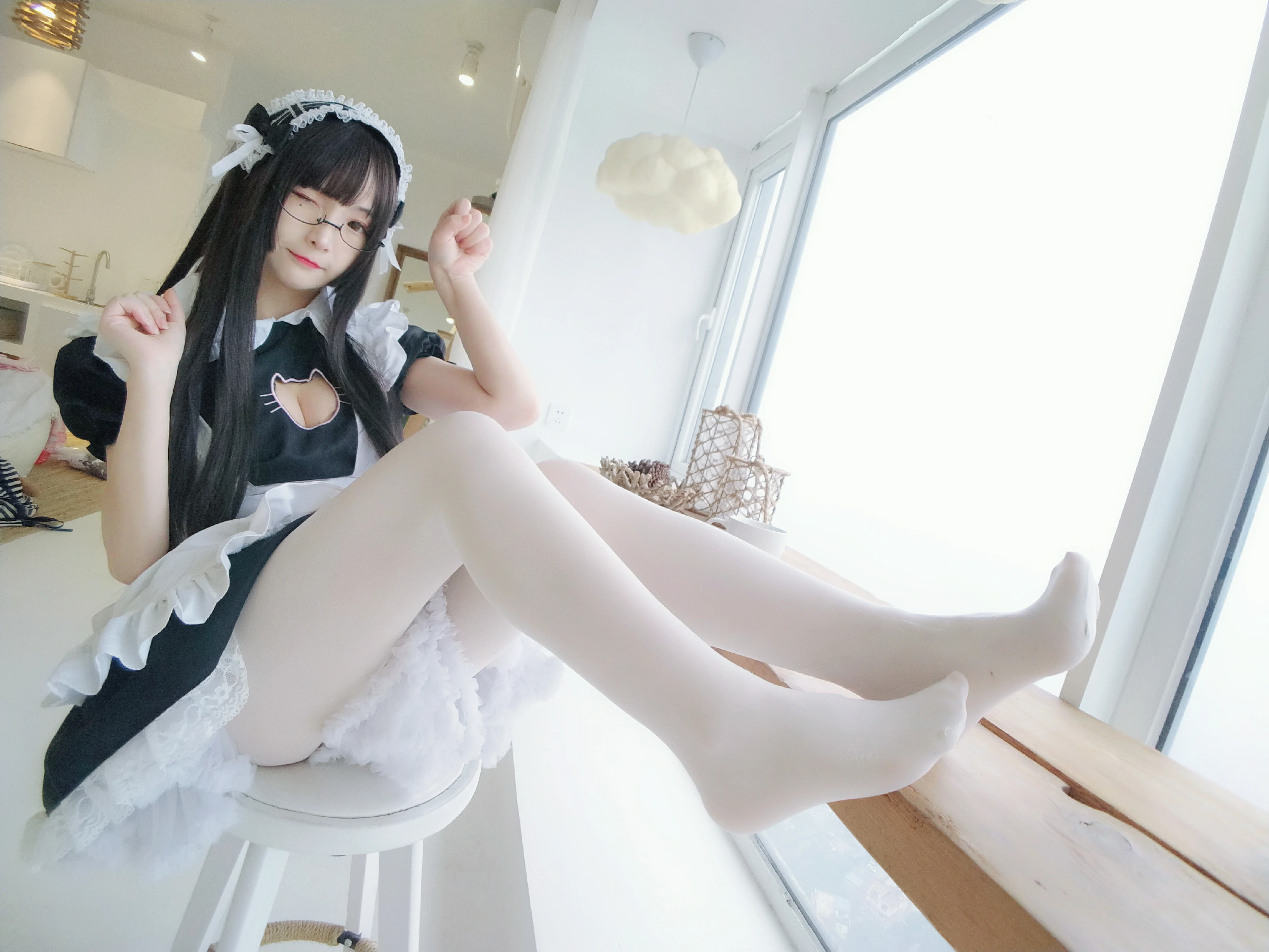 性感萝莉女仆 古川kagura 情趣制服裙加白色丝袜美腿私房写真集,