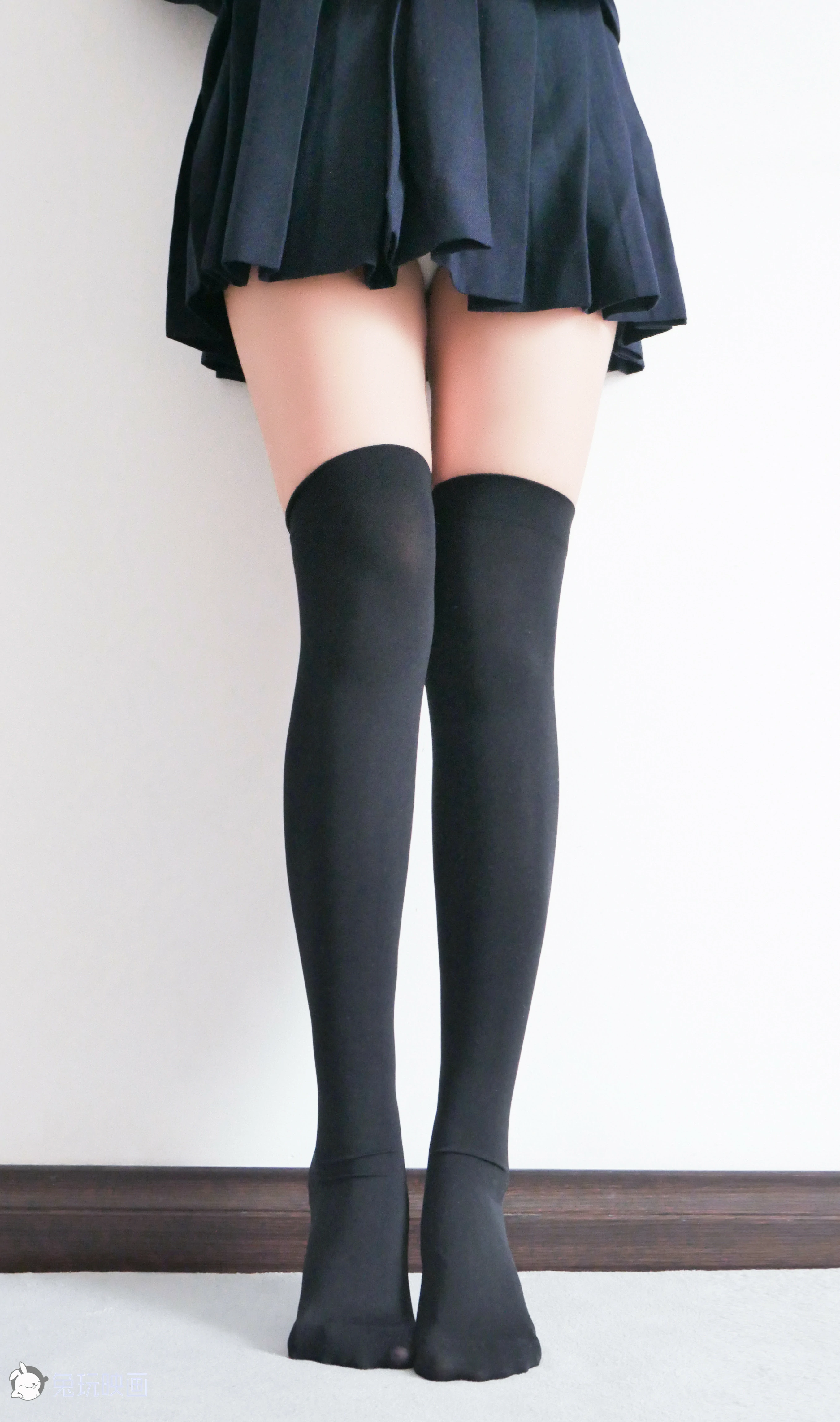 [兔玩映画]B71.002 少女小学妹 黑色JK制服与短裙加黑丝美腿性感私房写真集,