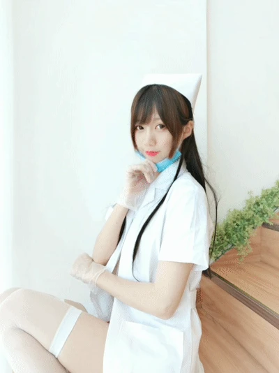 性感女护士 NAGISA魔物喵 白色连身制服加白色丝袜美腿私房写真
