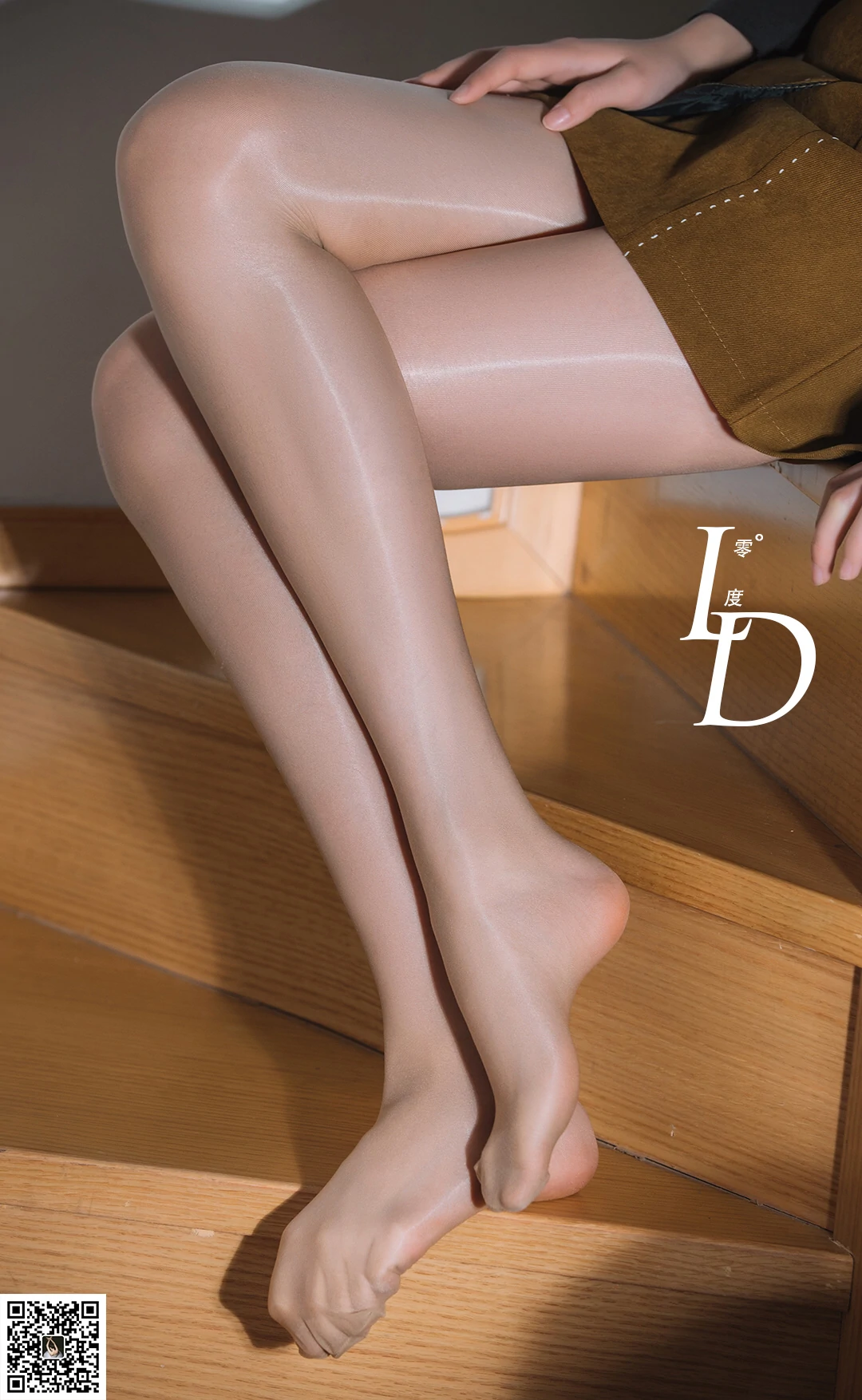 [LD零度摄影]NO.054 伊雅 棕色短裙加灰丝美腿性感私房写真集,