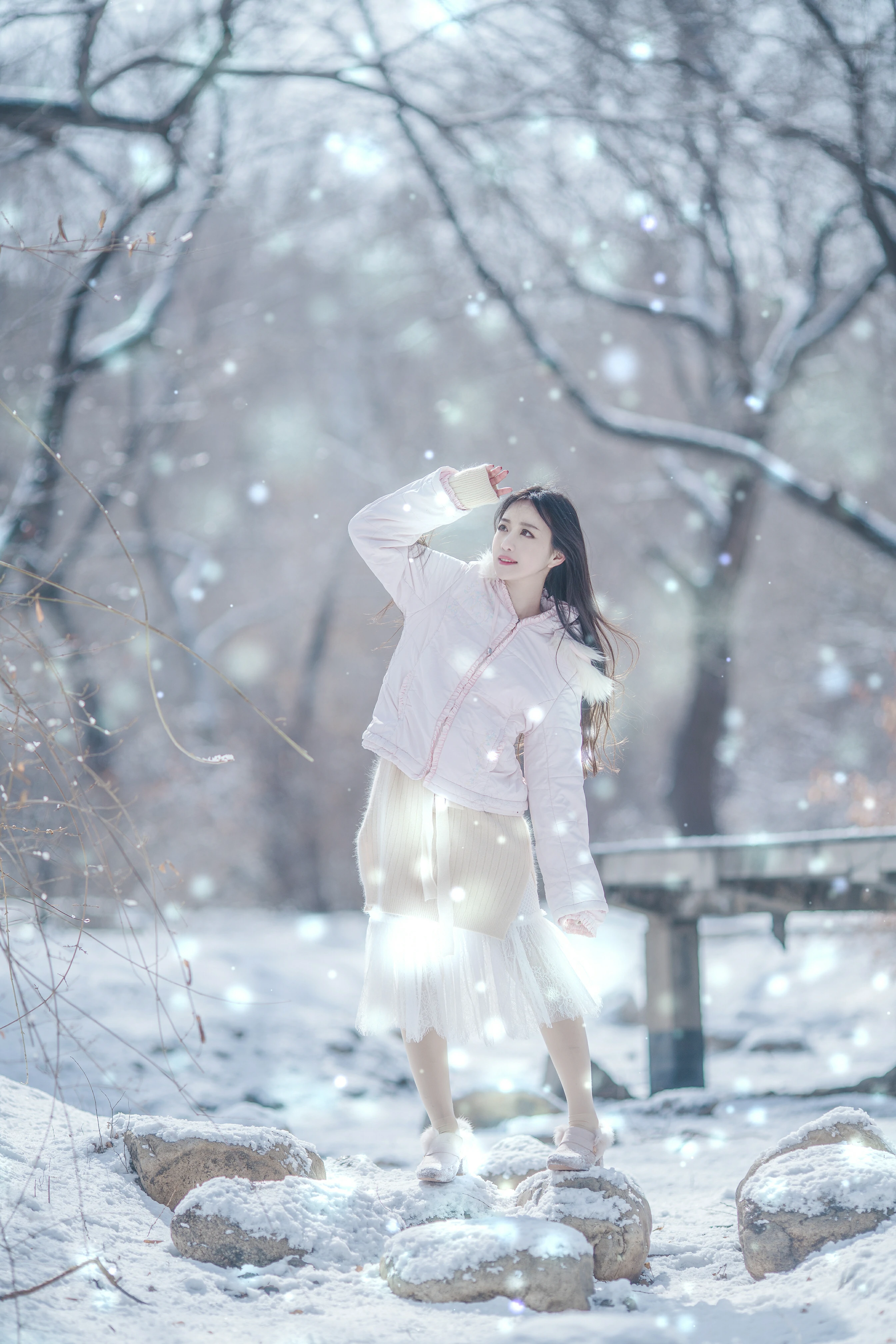 雪景 Shika小鹿鹿 粉色羽绒服加白色蕾丝短裙私房写真集,