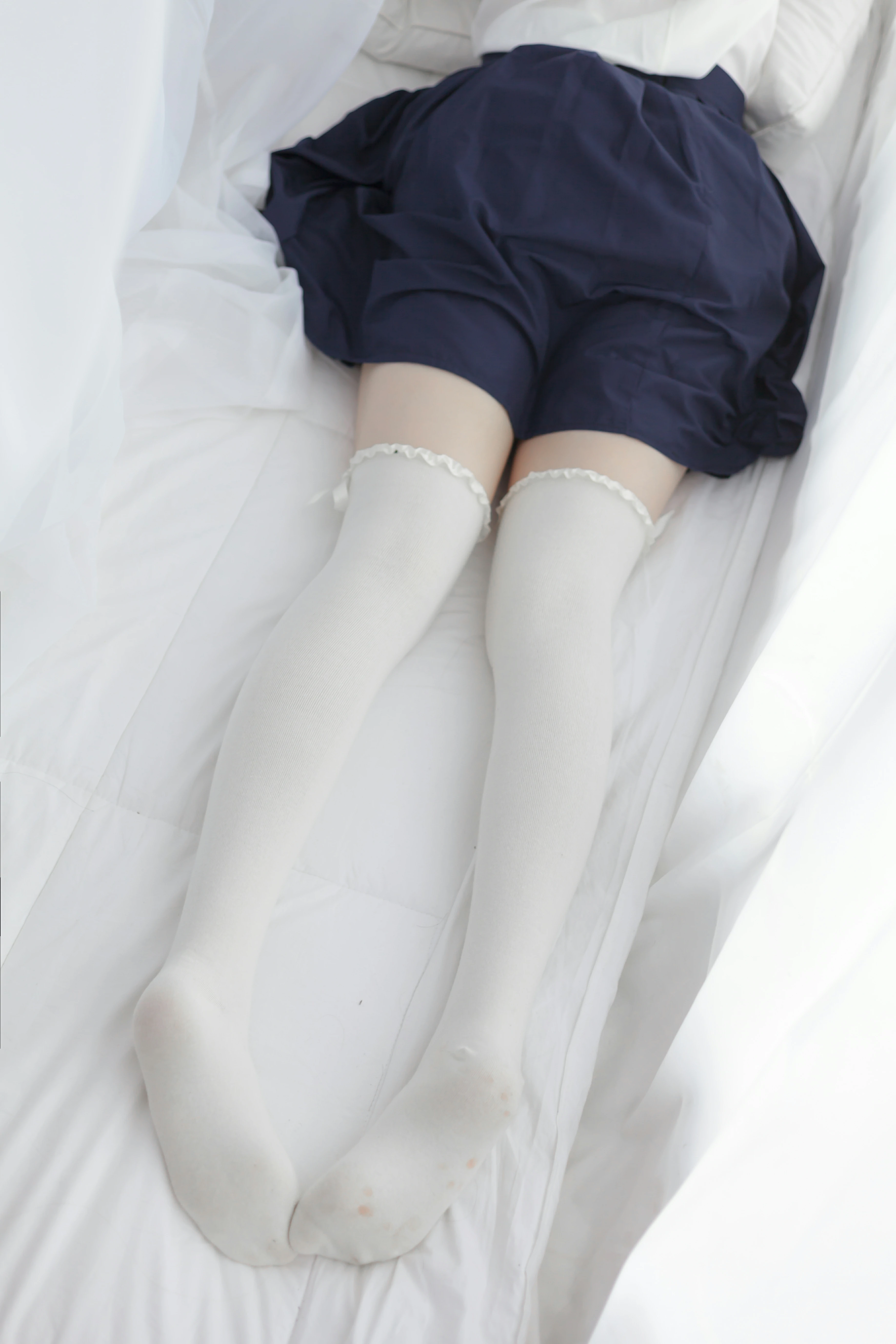 [少女秩序]VOL.008 清纯萝莉小学妹 白色JK制服与蓝色短裙加白色丝袜美腿性感私房写真集,