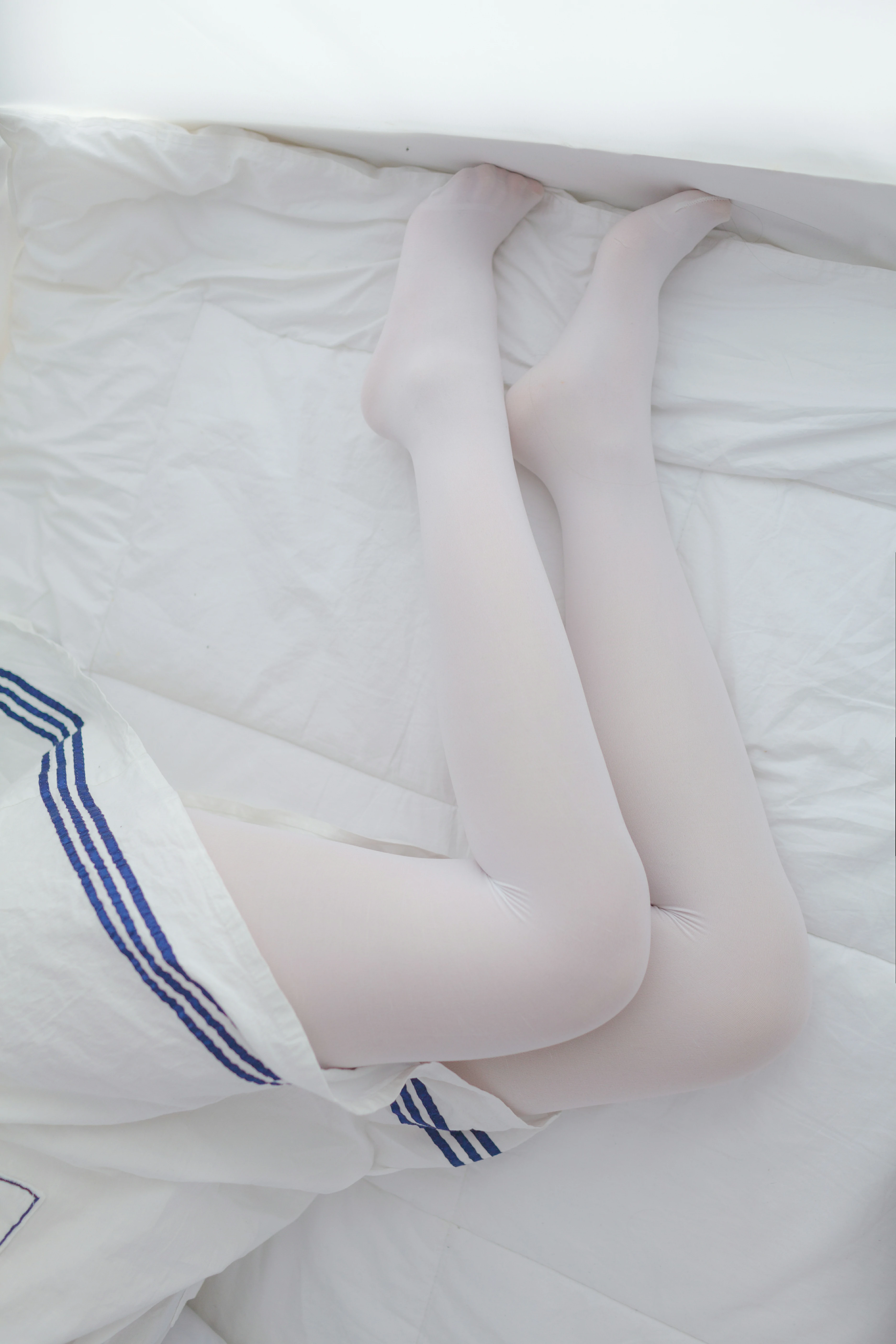 [少女秩序]VOL.009 清纯萝莉小学妹 白色JK水手制服与短裙加白色丝袜美腿性感私房写真集,