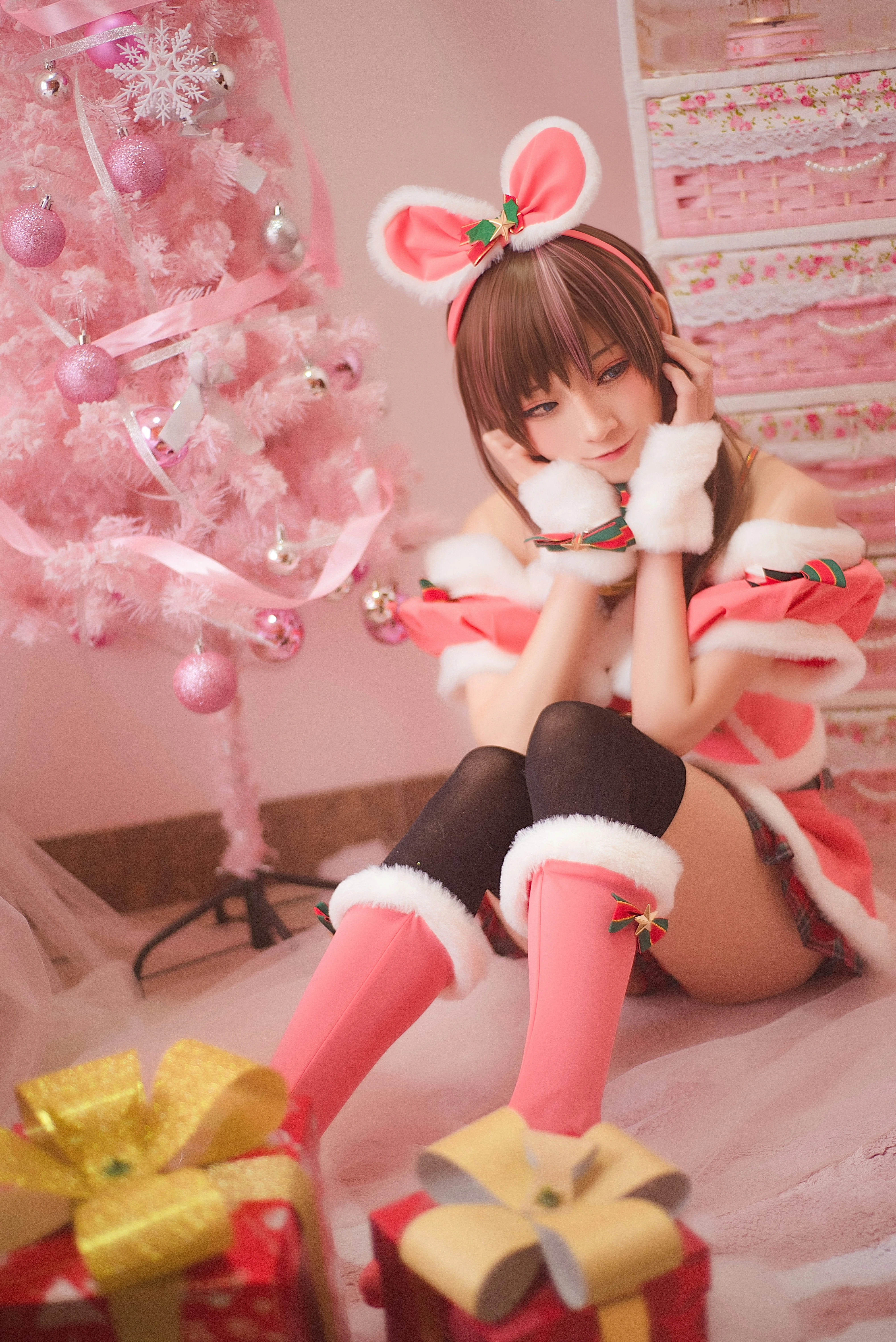 圣诞节 清纯少女 绮太郎Kitaro 粉色圣诞女郎制服与短裙加黑丝美腿私房写真,