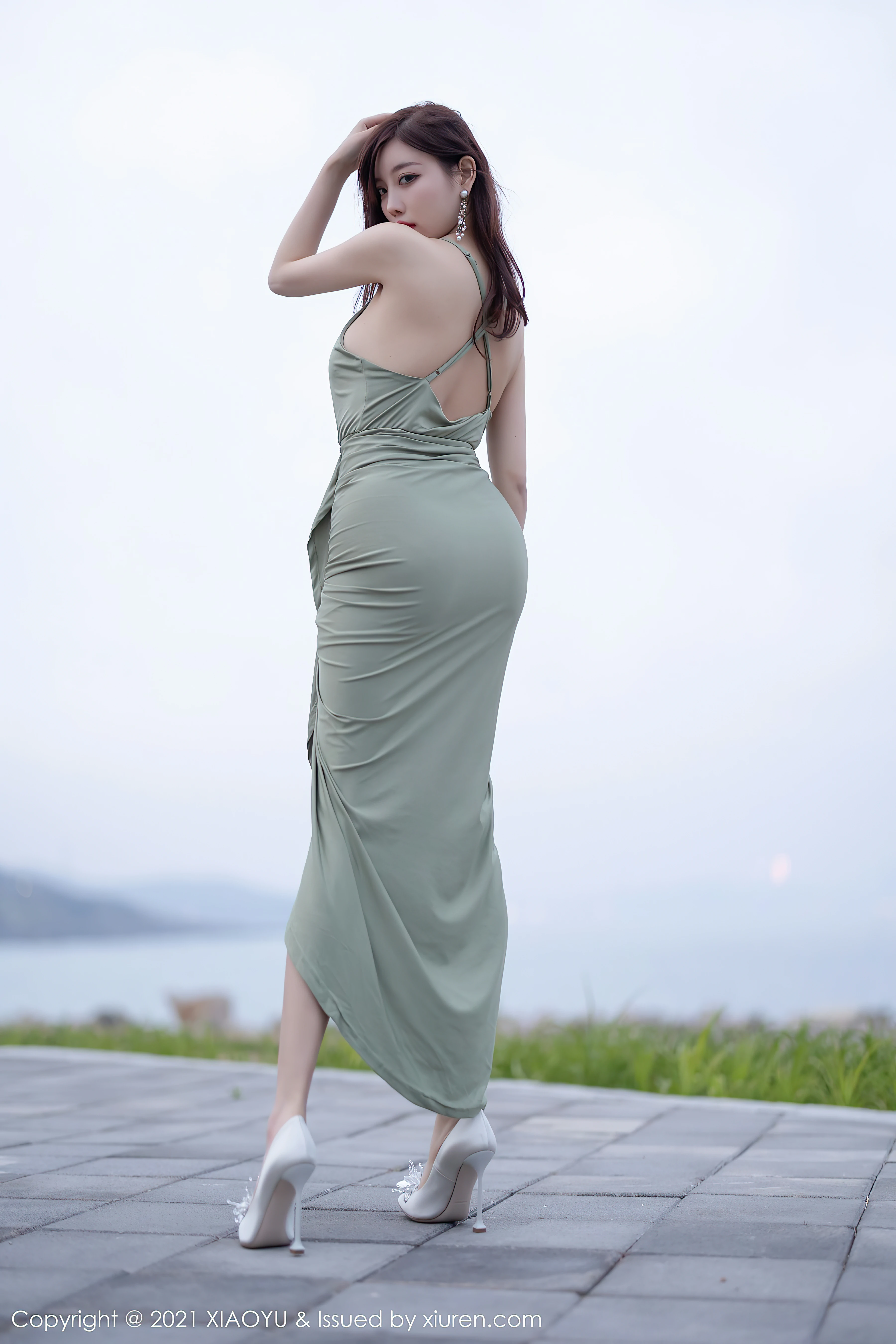 [XIAOYU语画界]YU20210528VOL0538 杨晨晨Yome 灰色吊带连身礼裙性感写真,
