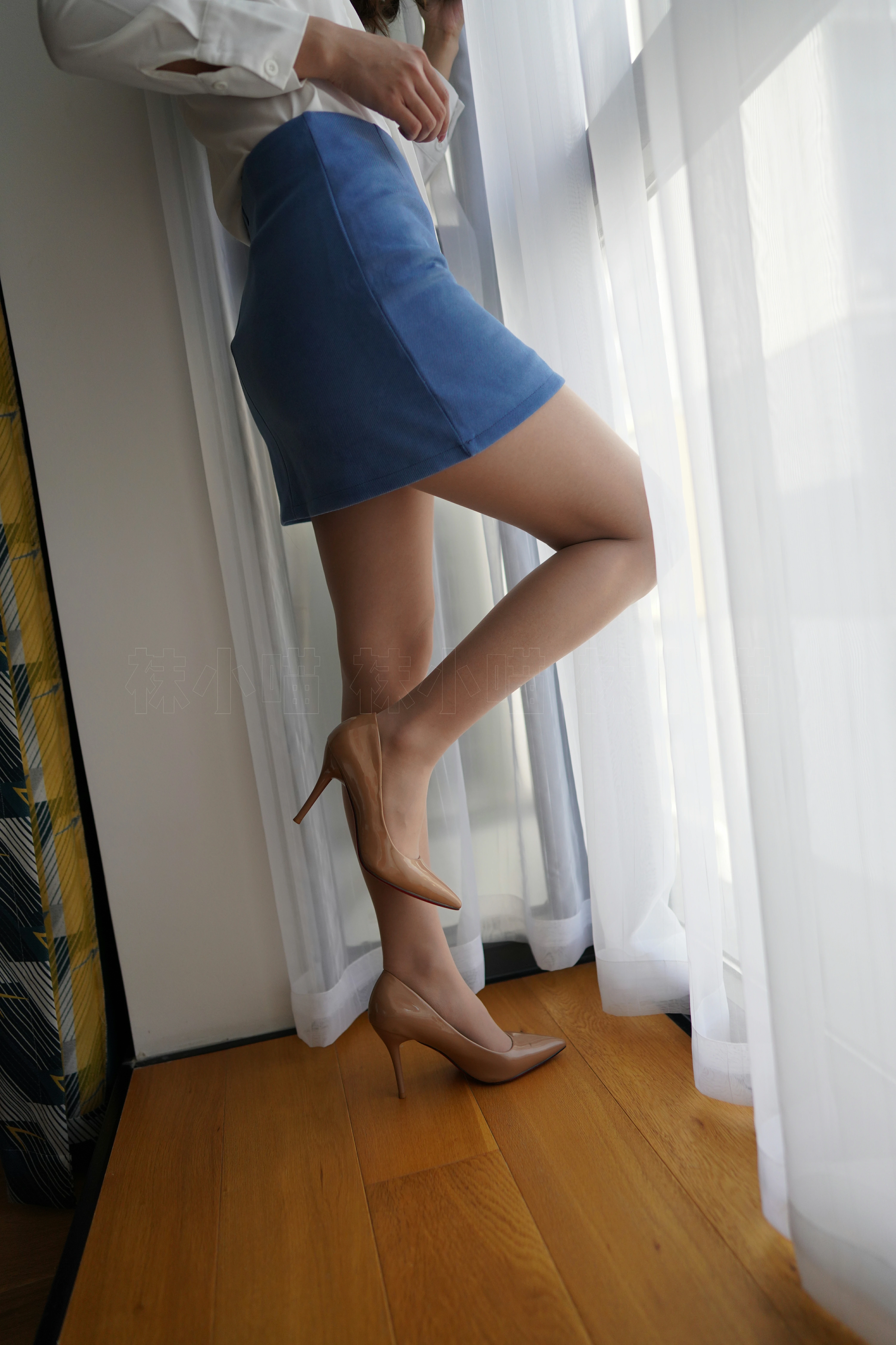 [壹吻映画]YW006《雅妍·天蓝裙》 白色透视衬衫与蓝色短裙加肉丝美腿私房写真集,