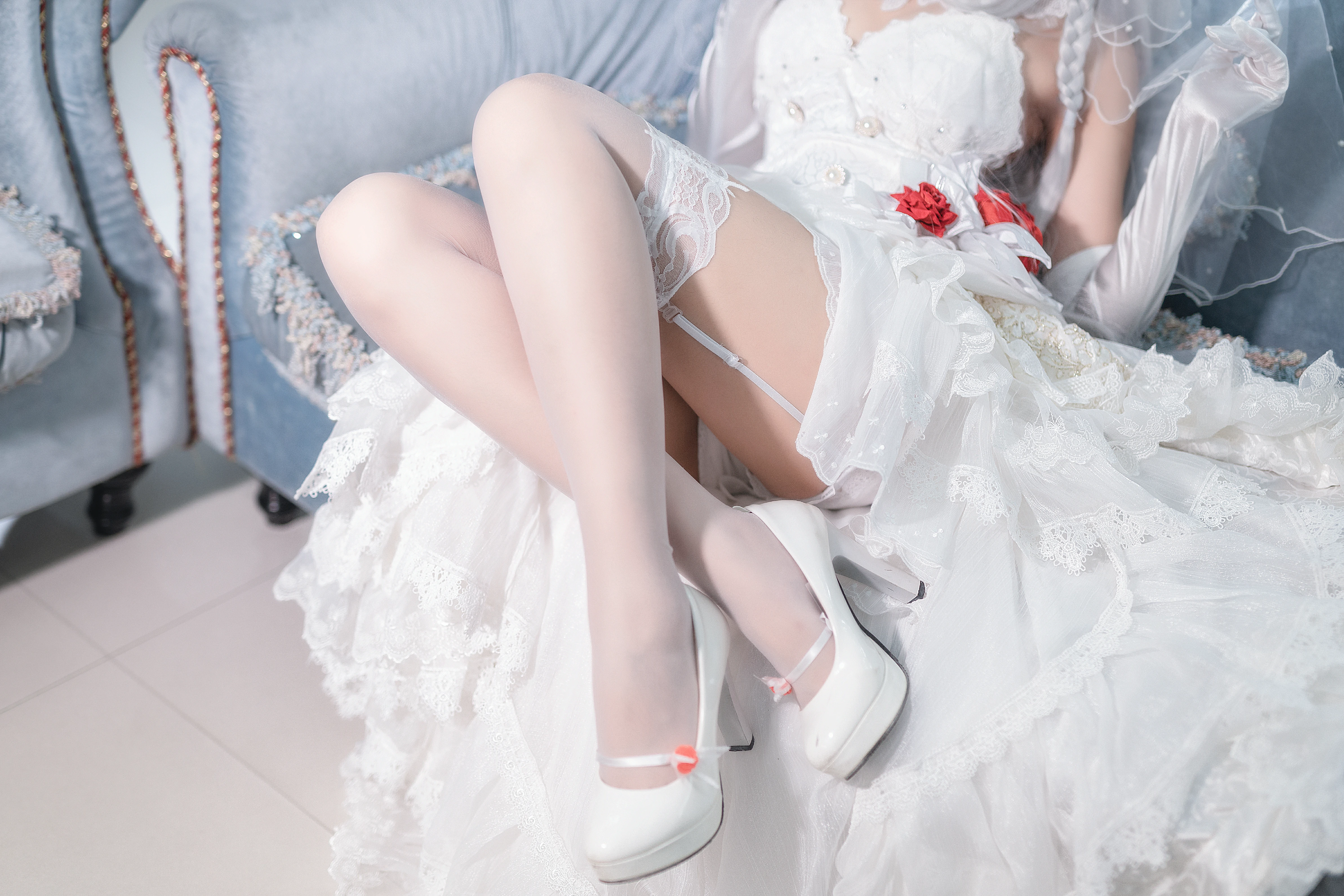 丰满花嫁少女 三度_69 白色抹胸婚纱加白色丝袜美腿性感私房写真,