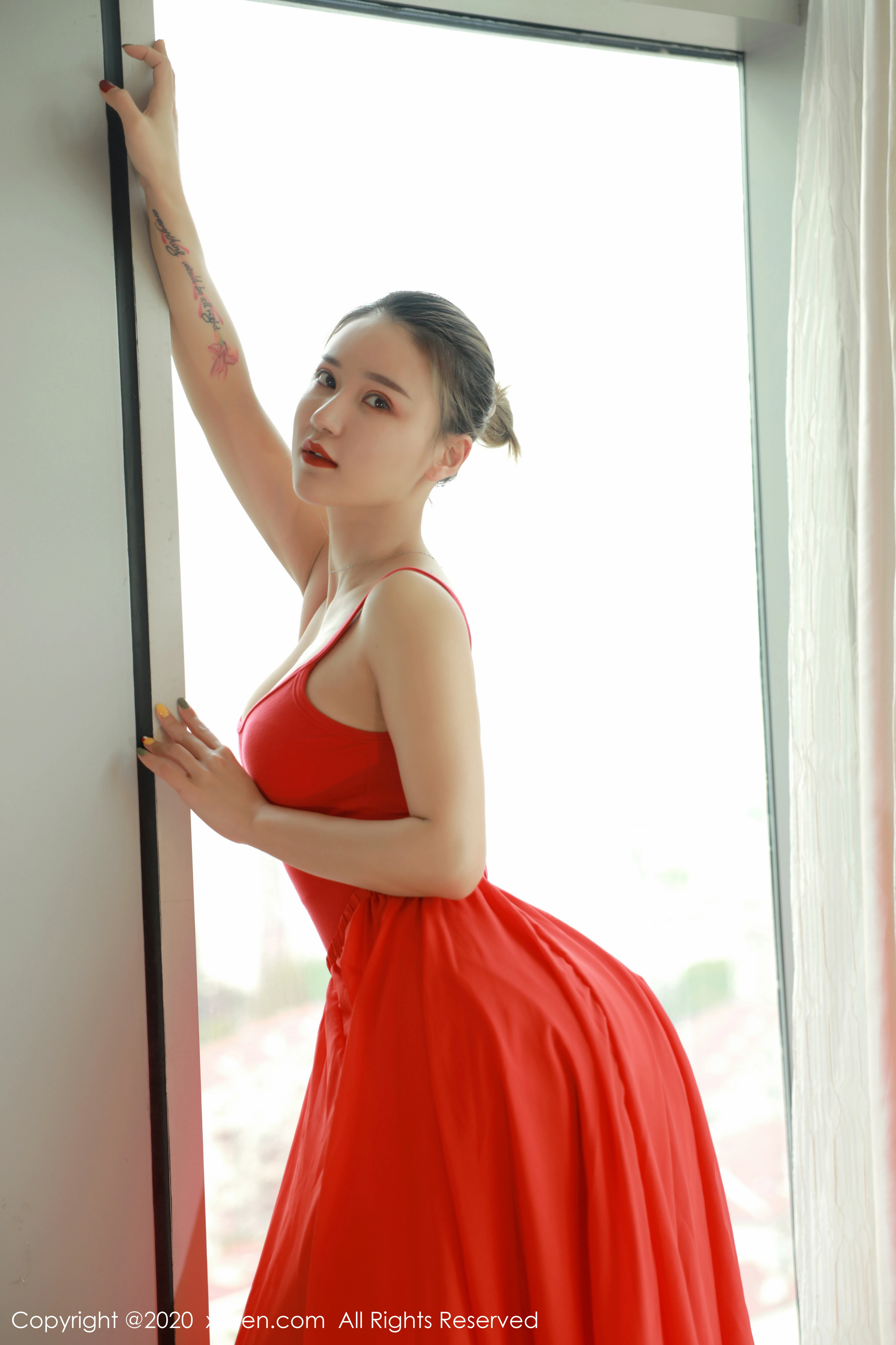 [XiuRen秀人网]XR20200506N02219 小壁虎吖 红色体操内衣加透视长裙性感写真,