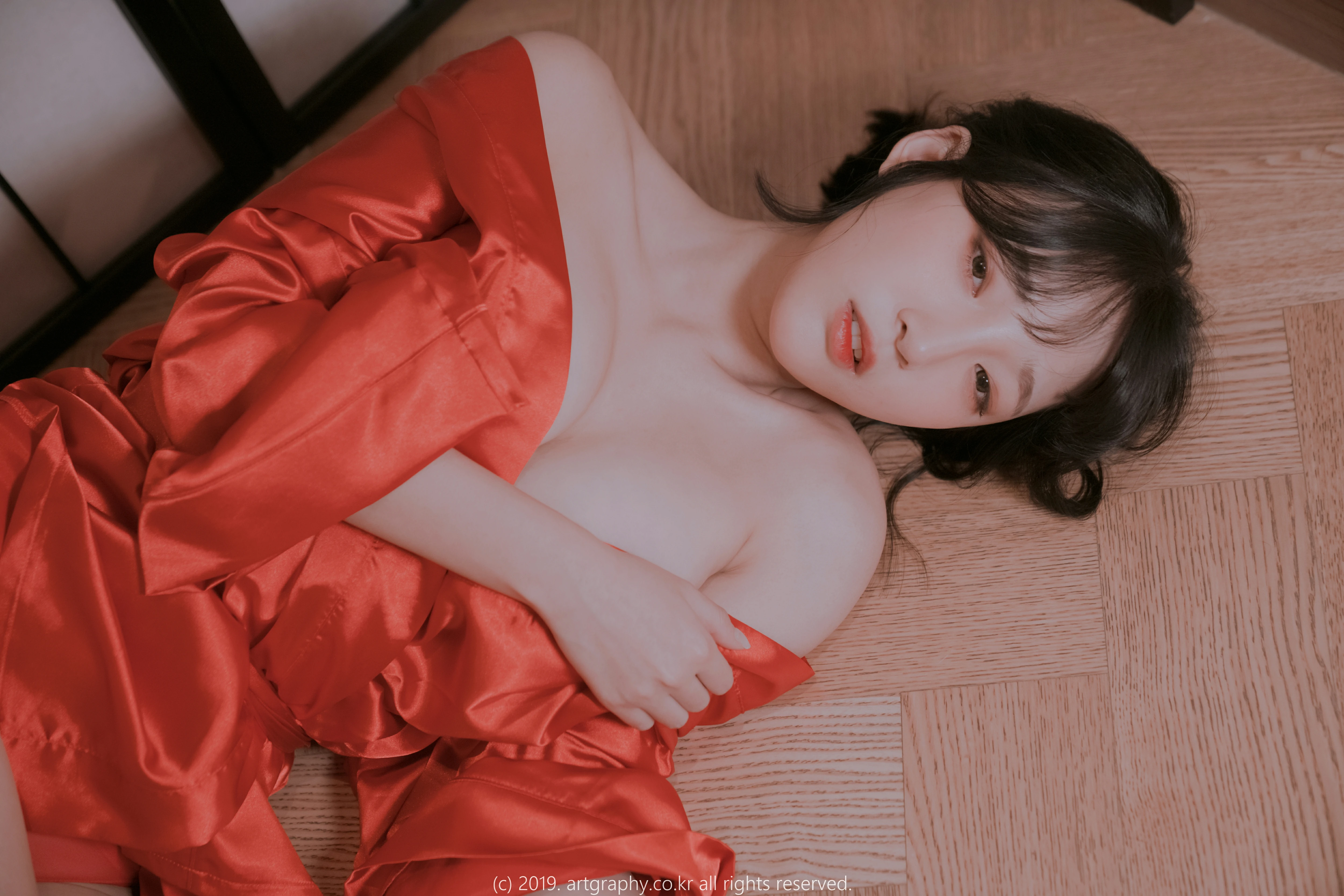 巨乳少女 模特_卿卿 白色透视情趣睡衣与红色和服性感私房写真集,