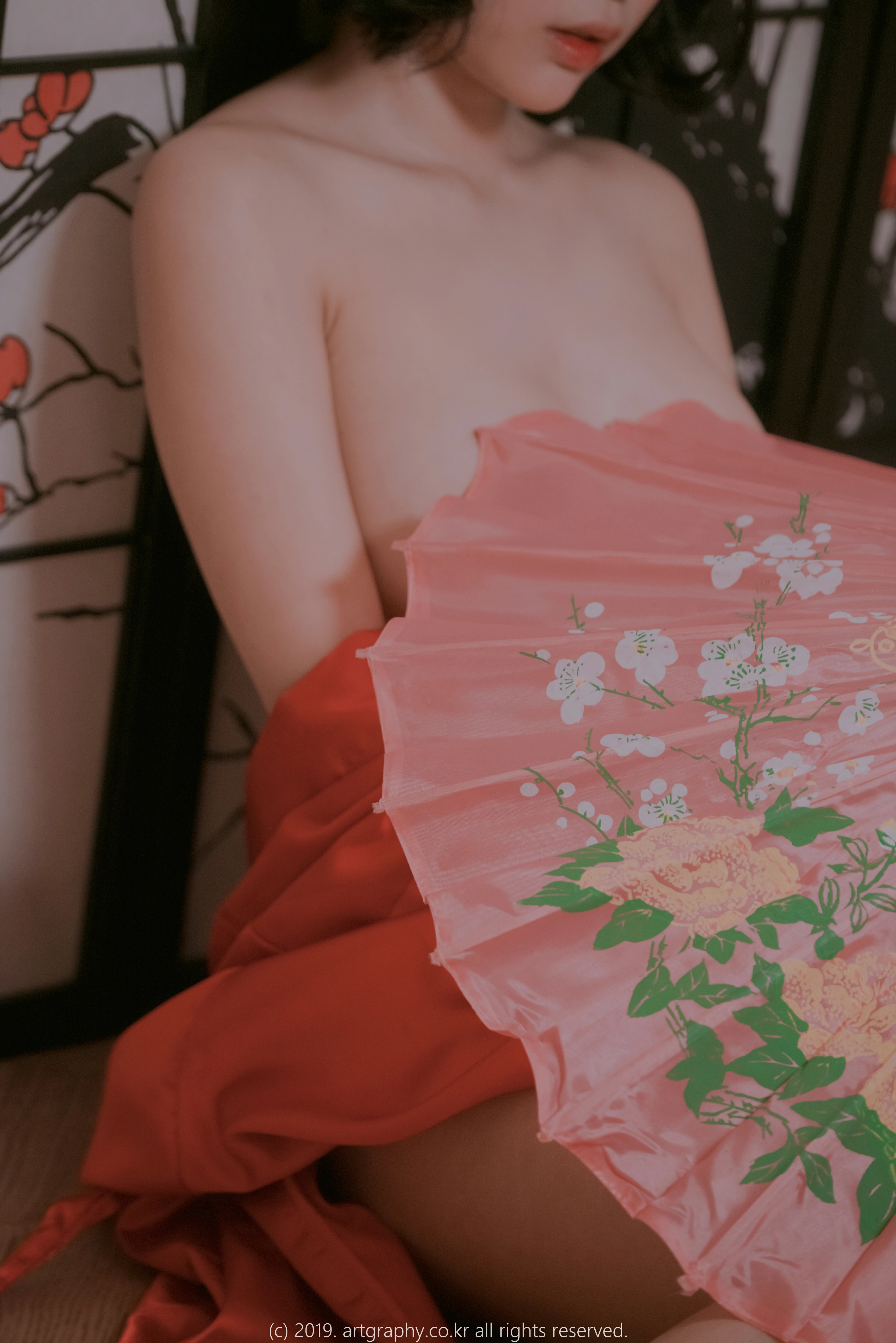 巨乳少女 模特_卿卿 白色透视情趣睡衣与红色和服性感私房写真集,