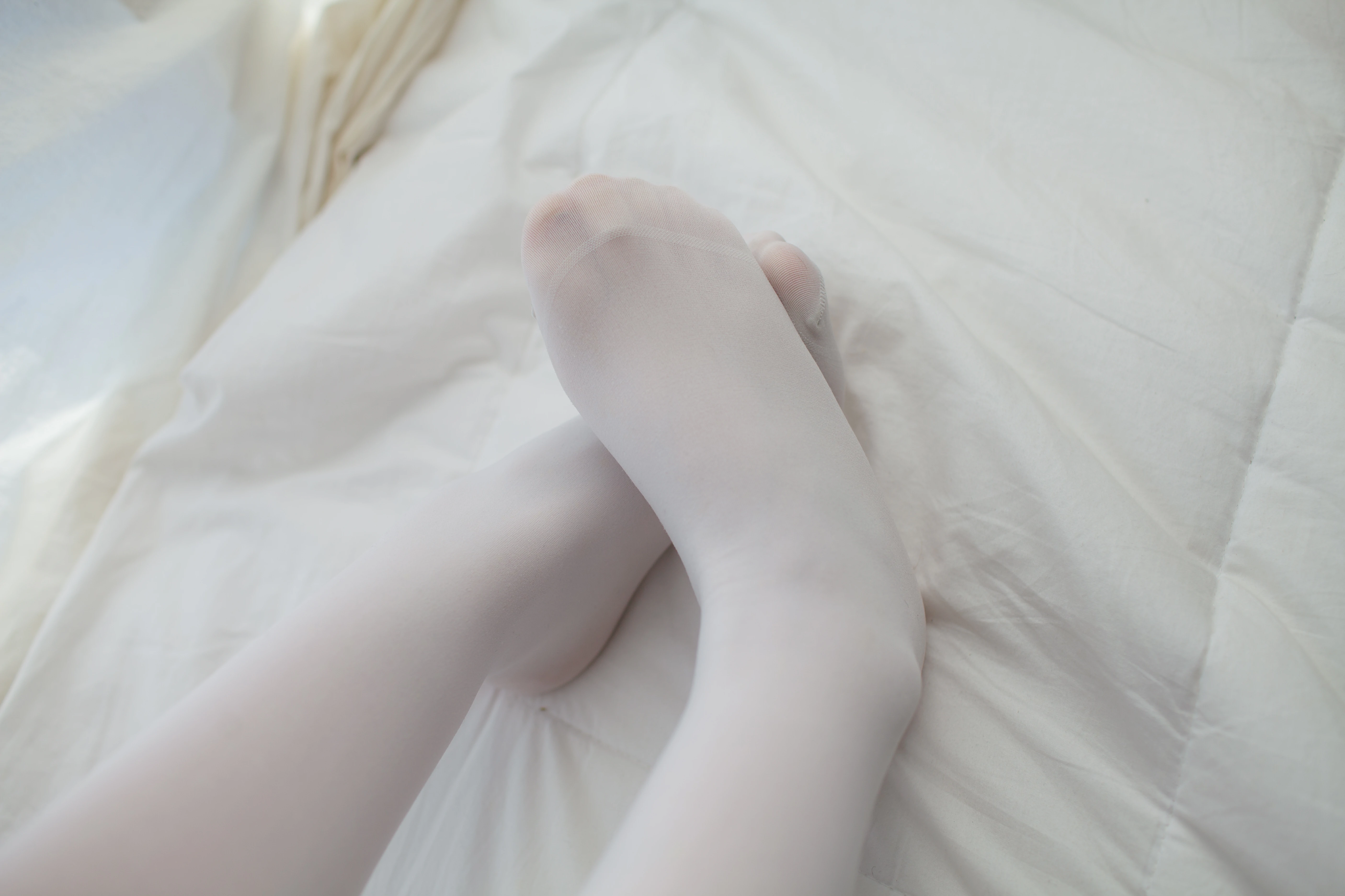 [少女秩序]VOL.012 清纯萝莉小学妹 白色卫衣与粉色短裙加白色丝袜美腿性感私房写真集,
