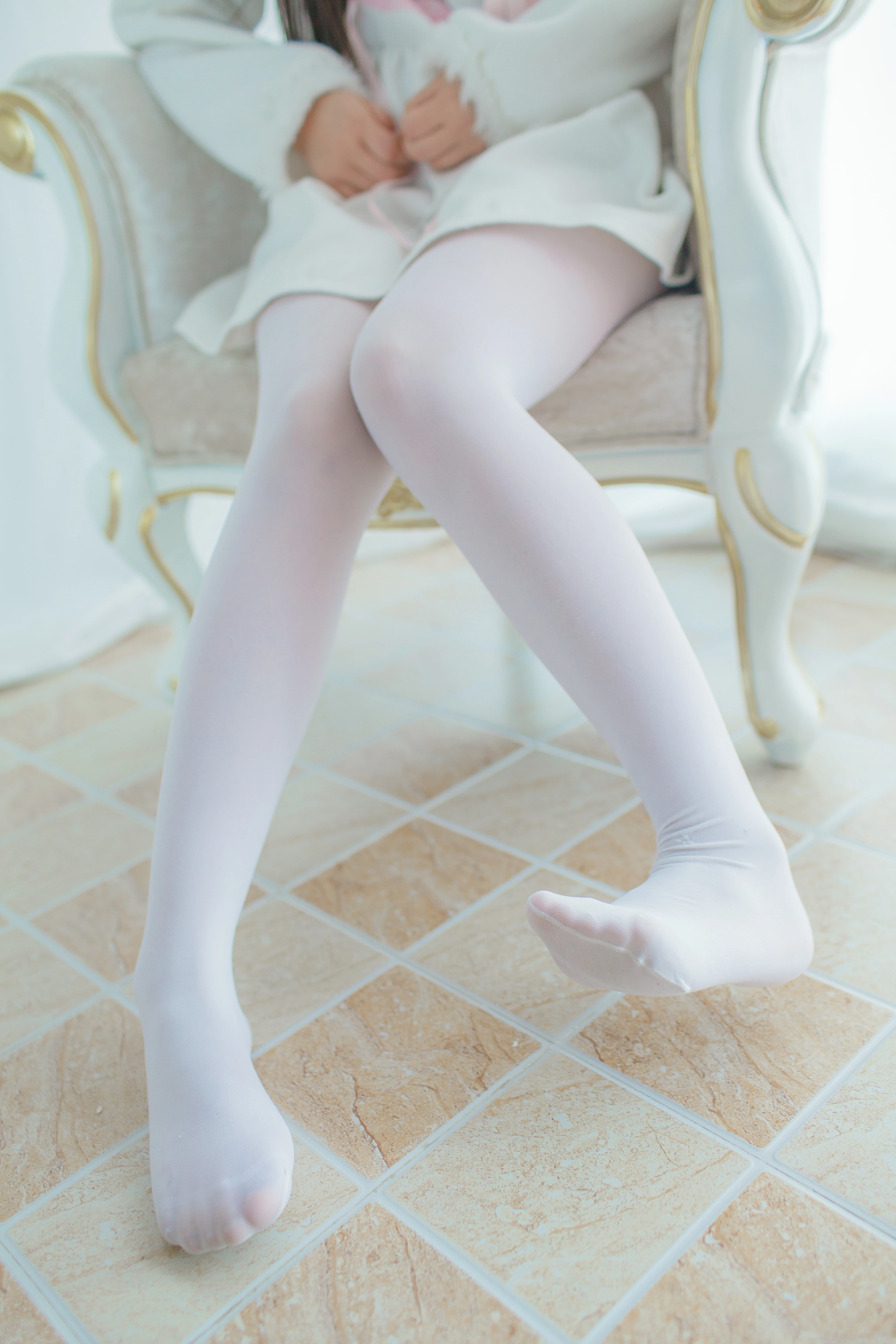 [少女秩序]VOL.016 清纯萝莉小学妹 白色连身卫衣加白色丝袜美腿性感私房写真集,