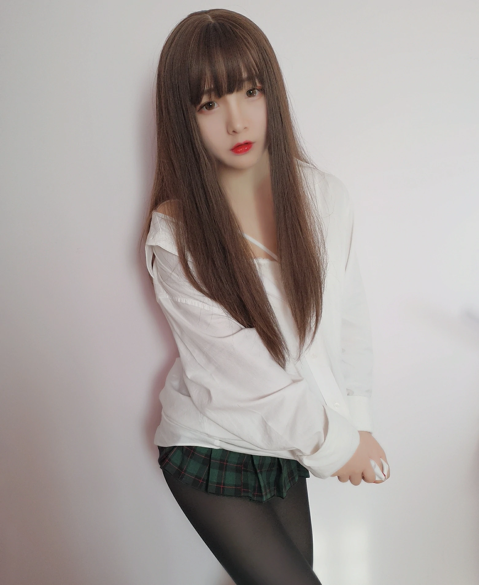 清纯少女 古川kagura 绿色格子短裙加黑丝美腿私房写真,